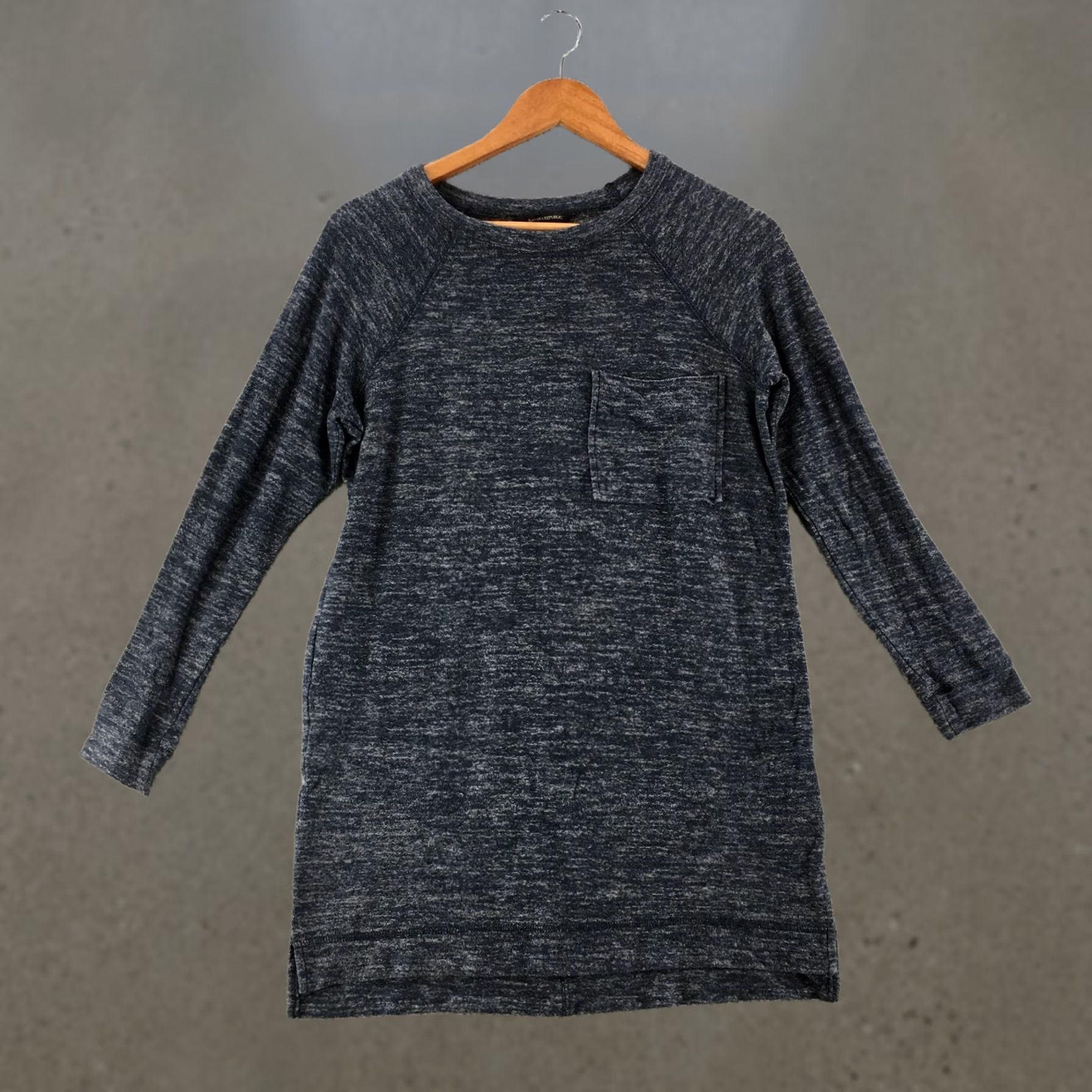 Banana Republic Banana Republic Long Sleeve Tee Womens Small Blue Crew Neck Pullover Shirt Size S / US 4 / IT 40 - 1 Thumbnail