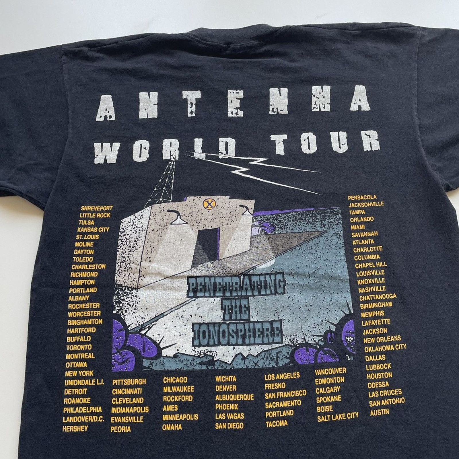 Band Tees Vintage 90s ZZ Top Antenna World Tour T Shirt Large Faded Size US L / EU 52-54 / 3 - 4 Thumbnail