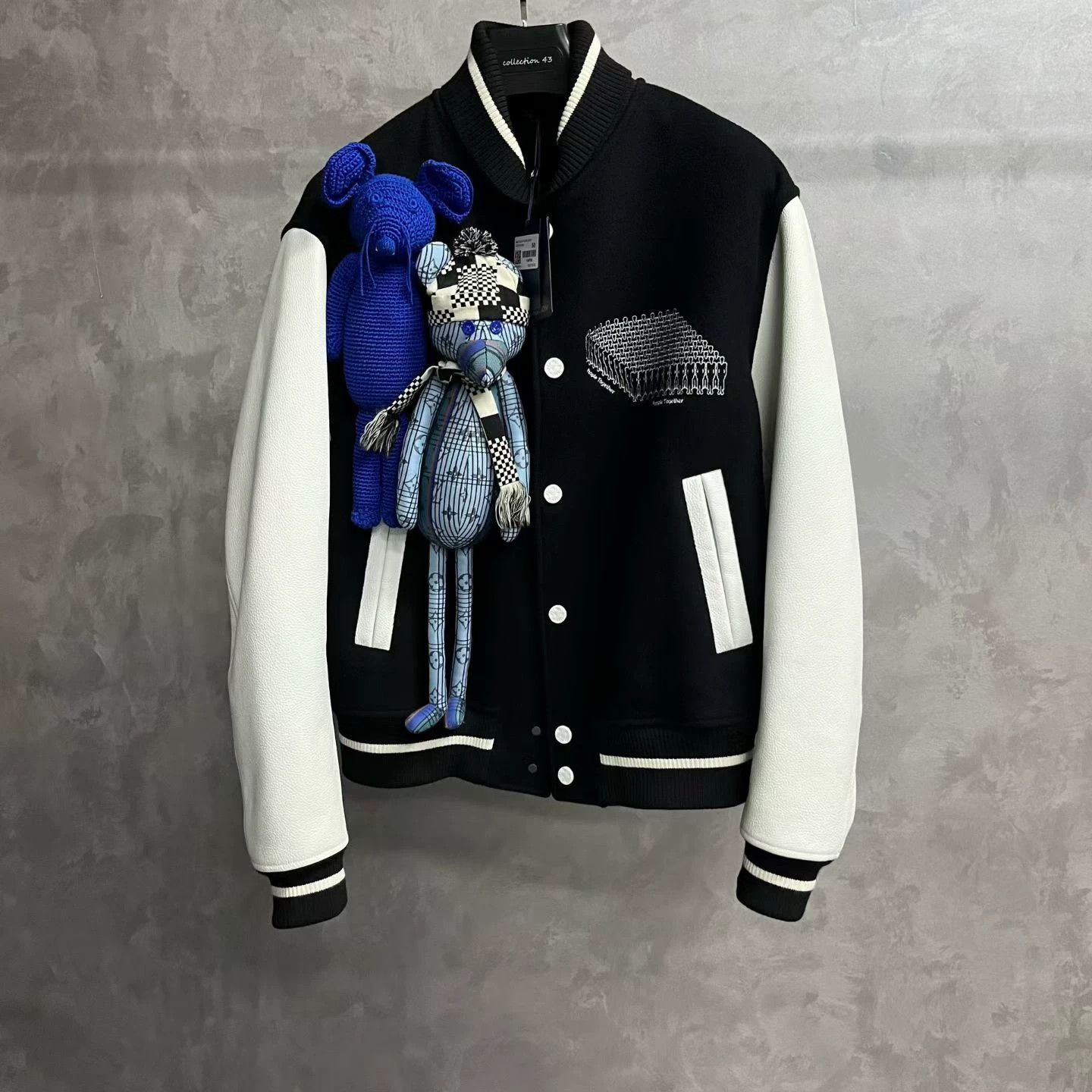 Louis Vuitton [Louis Vuitton] Latest Black Bear Plush Breasted Button Size XL / US 12-14 / IT 48-50 - 1 Thumbnail