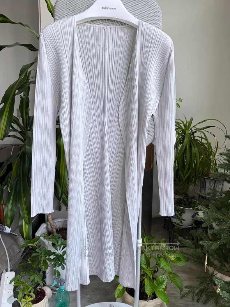 Issey Miyake Issey Miyake Light Grey Ruched Cardigan Size XXL / US 16-18 / IT 52-54 - 1 Thumbnail