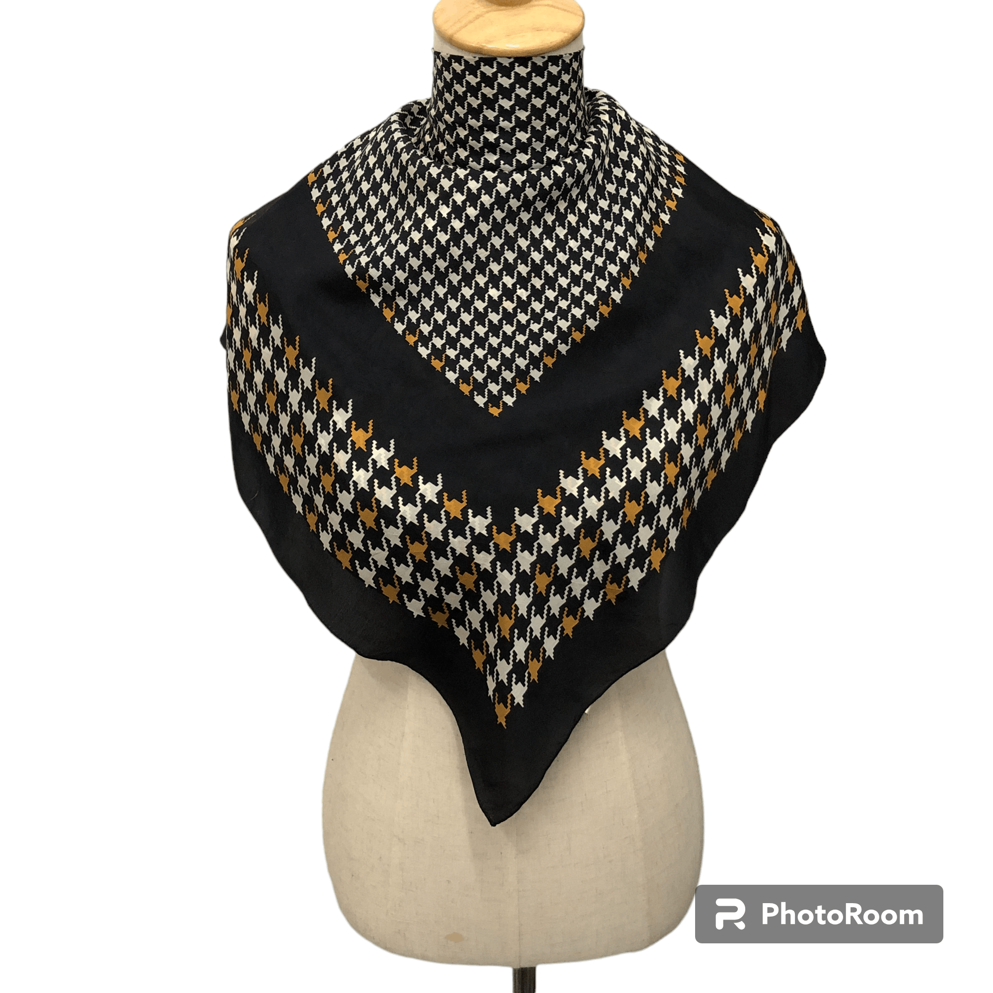 Vintage Luxury Houndstooh Silk Scarf M366 Size ONE SIZE - 1 Thumbnail