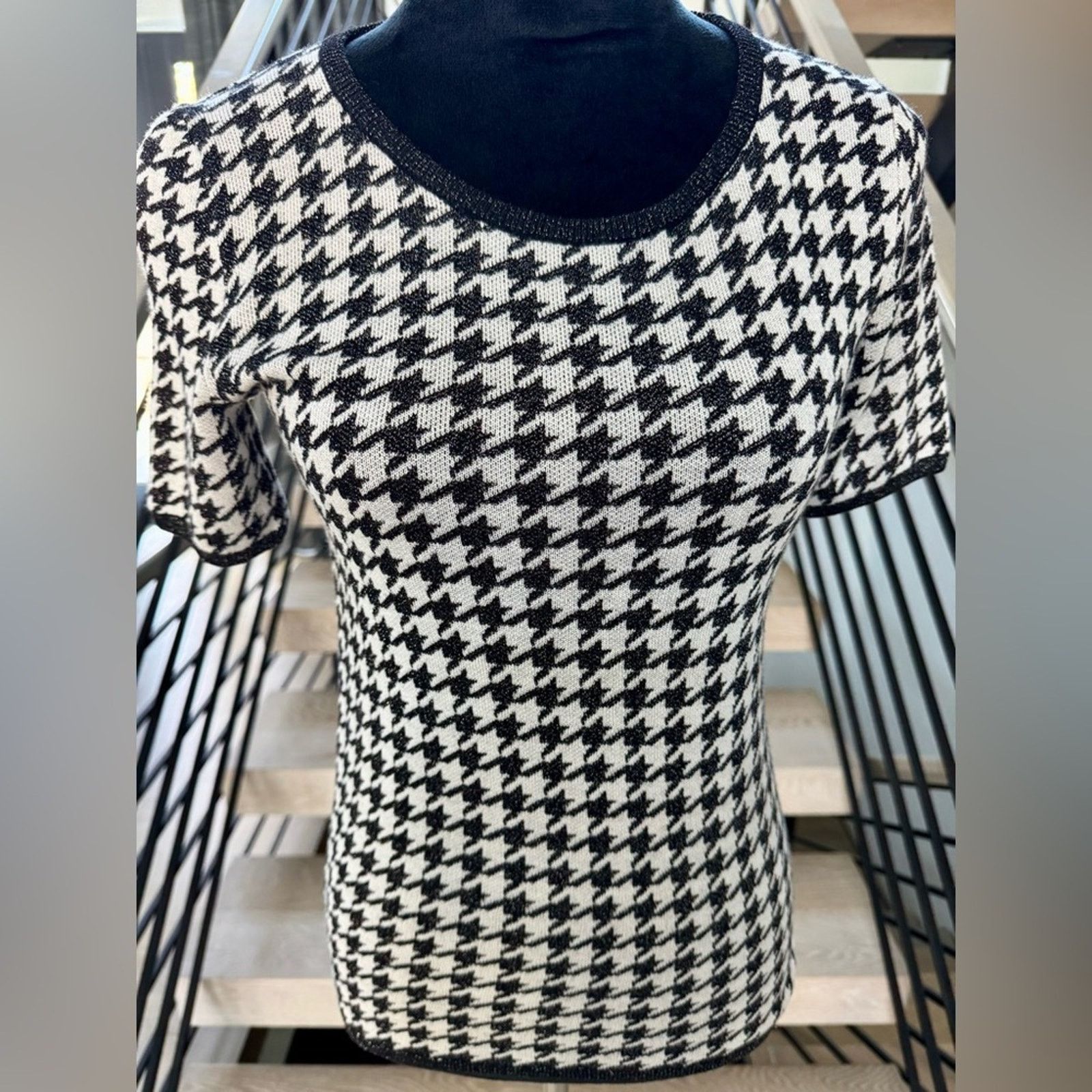 Ann Taylor Ann Taylor Stylish Black and White Houndstooth Tee size S Size S / US 4 / IT 40 - 5 Thumbnail