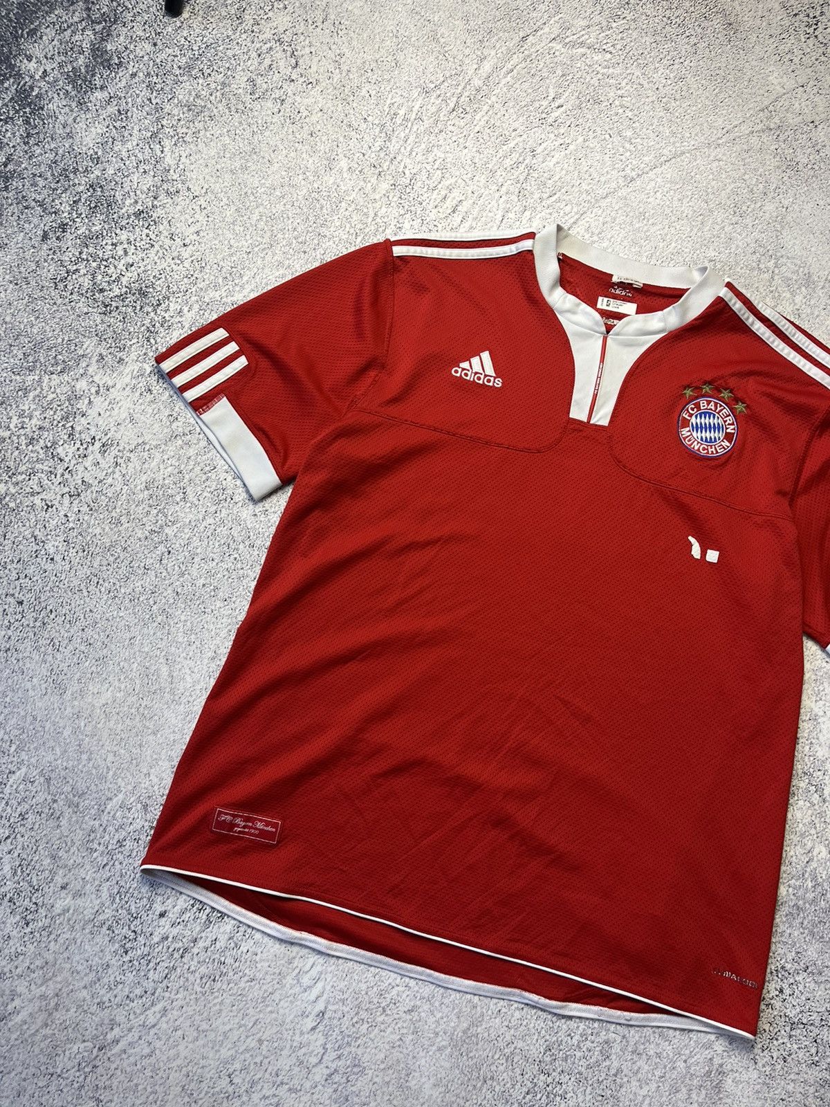Adidas ADIDAS FC Bayern Munchen Mens Football Shirt Jersey Red Size US L / EU 52-54 / 3 - 7 Thumbnail
