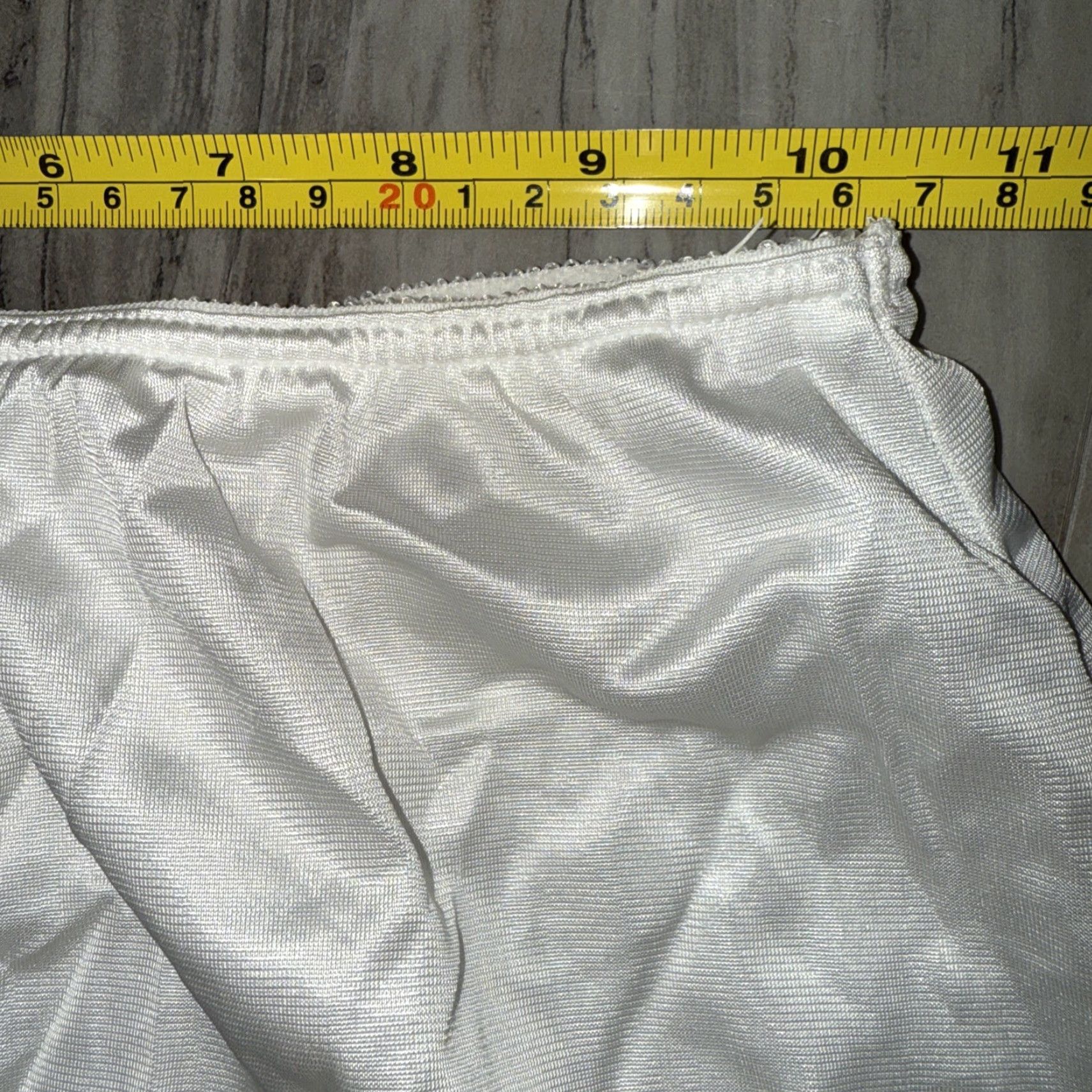 Vintage VINTAGE Warner's Half Slip Beige Nylon Lace Trim Women's Small S Eveningwear Slip (Regular) Womens Size ONE SIZE - 2 Thumbnail