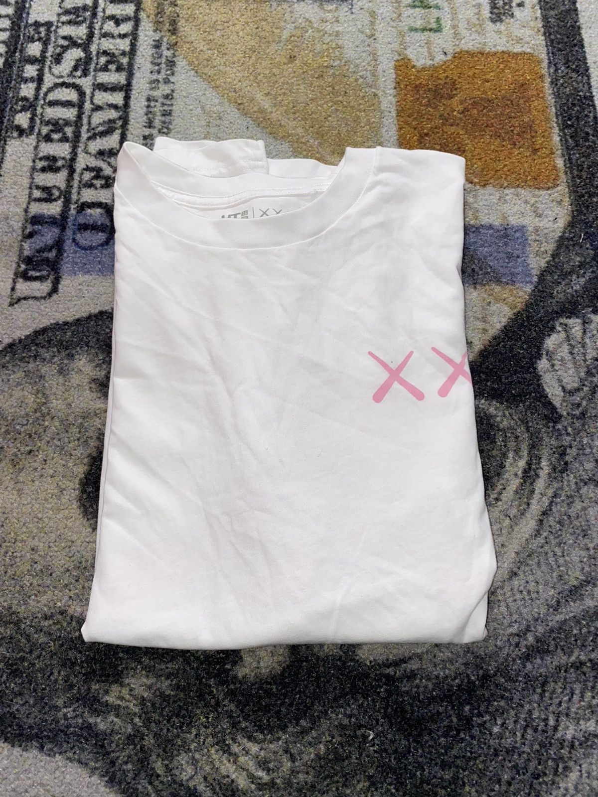 Kaws × Uniqlo KAWS x Uniqlo UT Short Sleeve Graphic T-Shirt Size US M / EU 48-50 / 2 - 2 Thumbnail