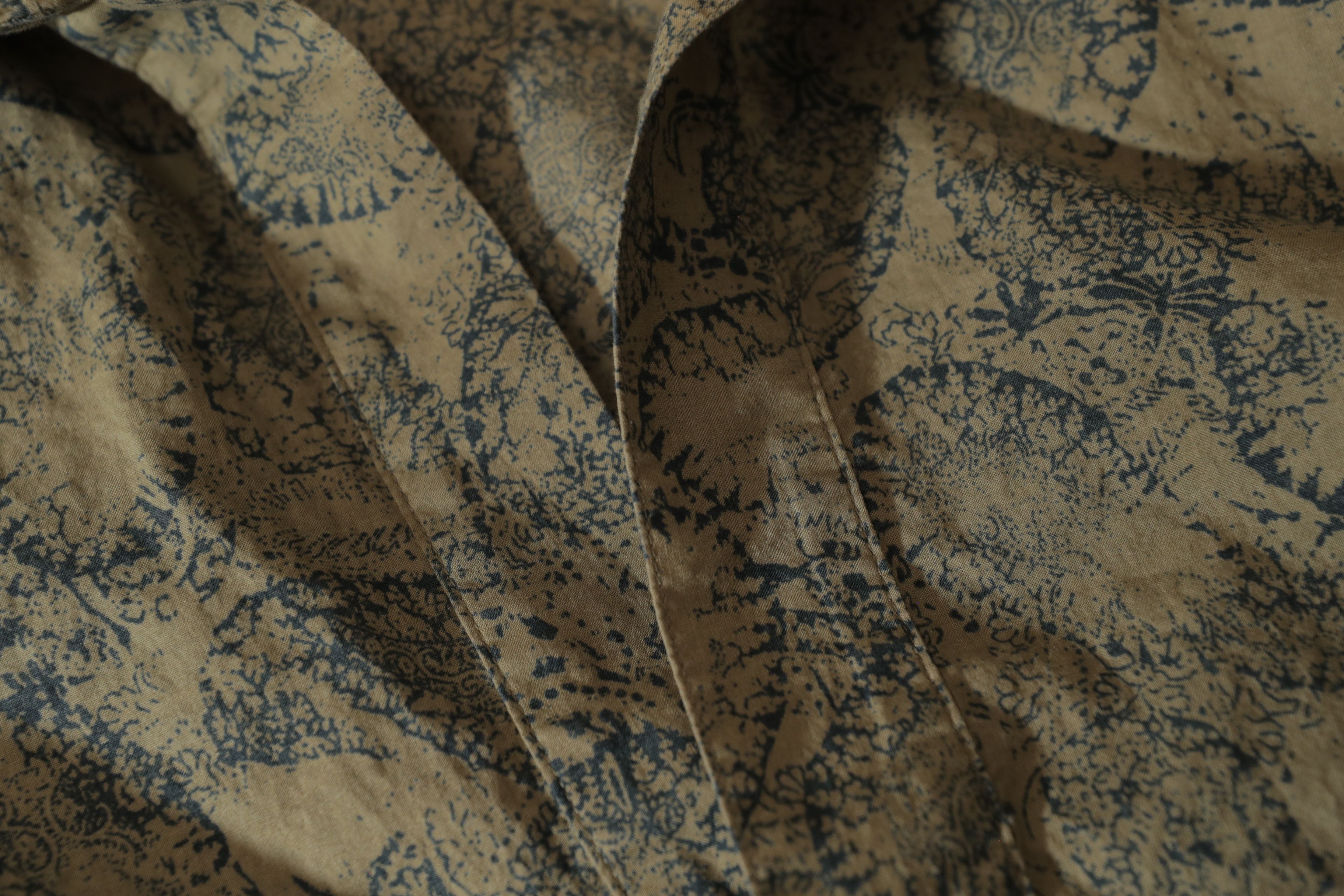 Express Express Brown Paisley 1/4 Button Long Sleeve Shirt (M) Size US M / EU 48-50 / 2 - 9 Thumbnail