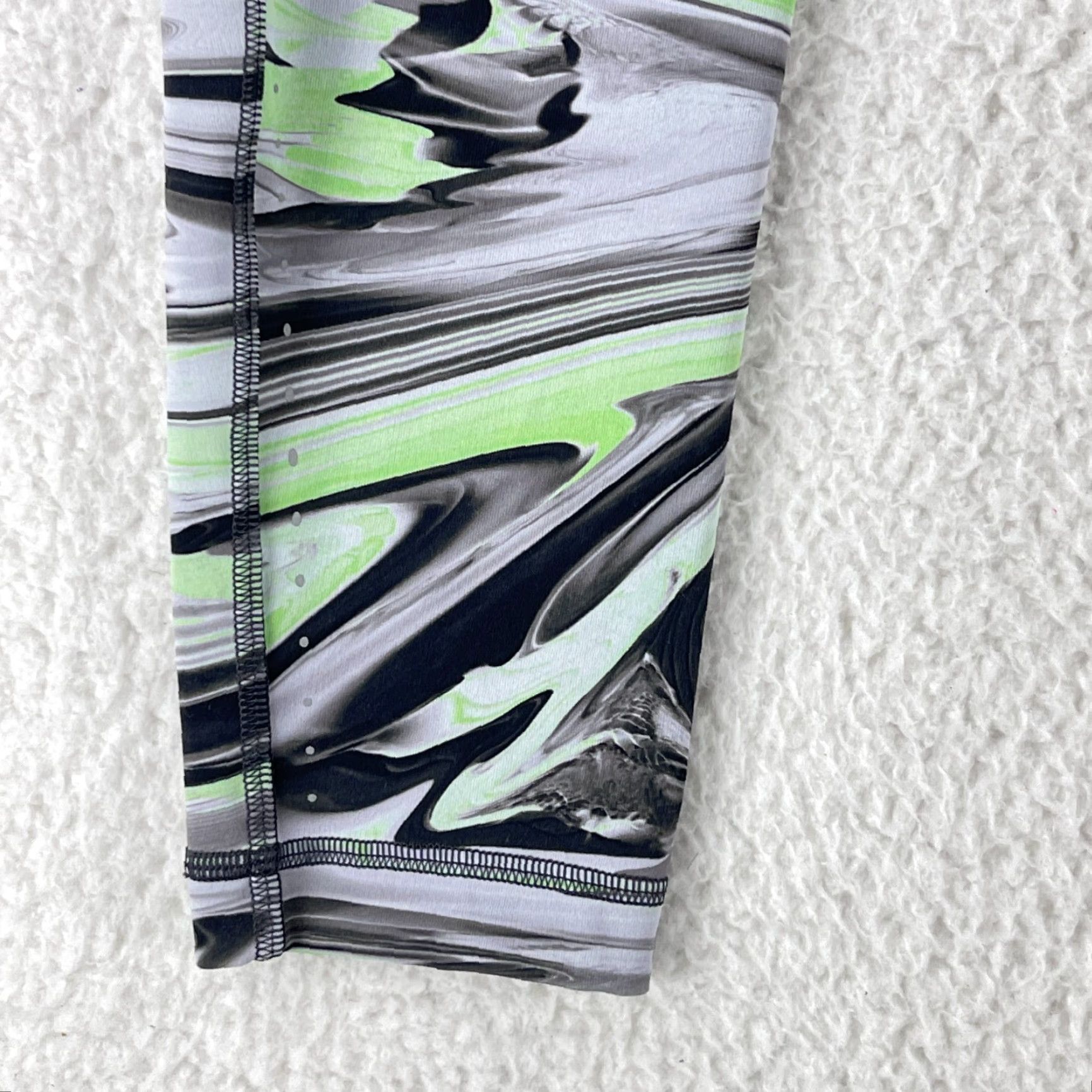 Lululemon Lululemon Green Paint Glide Swift Speed High Rise Pants Womens Size 8 Athletic Green Paint Glide Swift Speed High Rise Pants Womens Size 8 Athletic Size 30" / US 8 / IT 44 - 4 Thumbnail