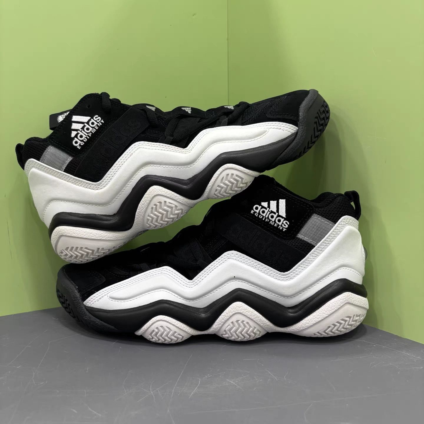 Adidas adidas Top Ten 2000 (Kobe) Black/White Basketball Shoes K15 Size US 10 / EU 43 - 4 Thumbnail