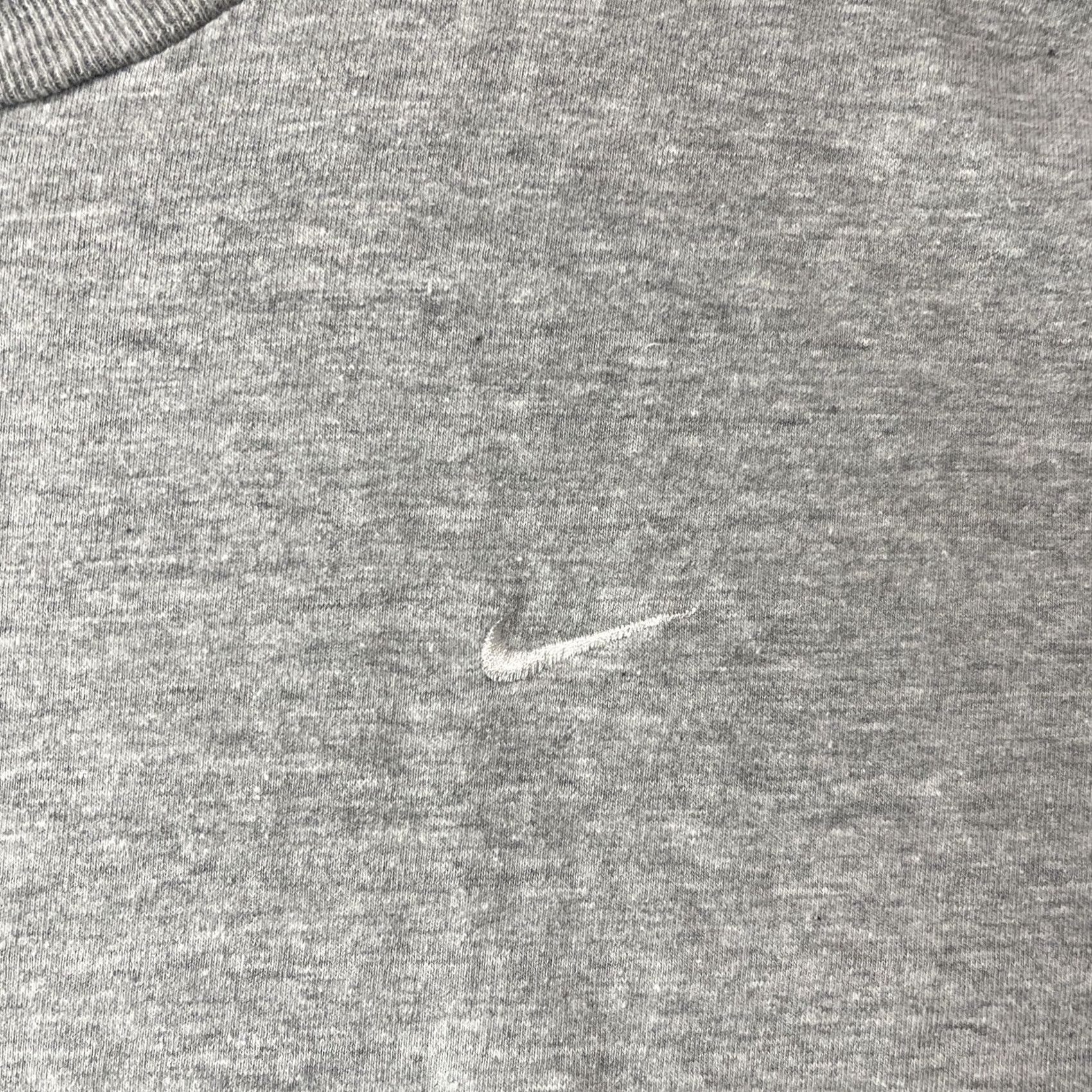 Nike VINTAGE Nike Shirt Mens XL Gray Swoosh Logo Streetwear Adult Y2K Size US XL / EU 56 / 4 - 4 Thumbnail