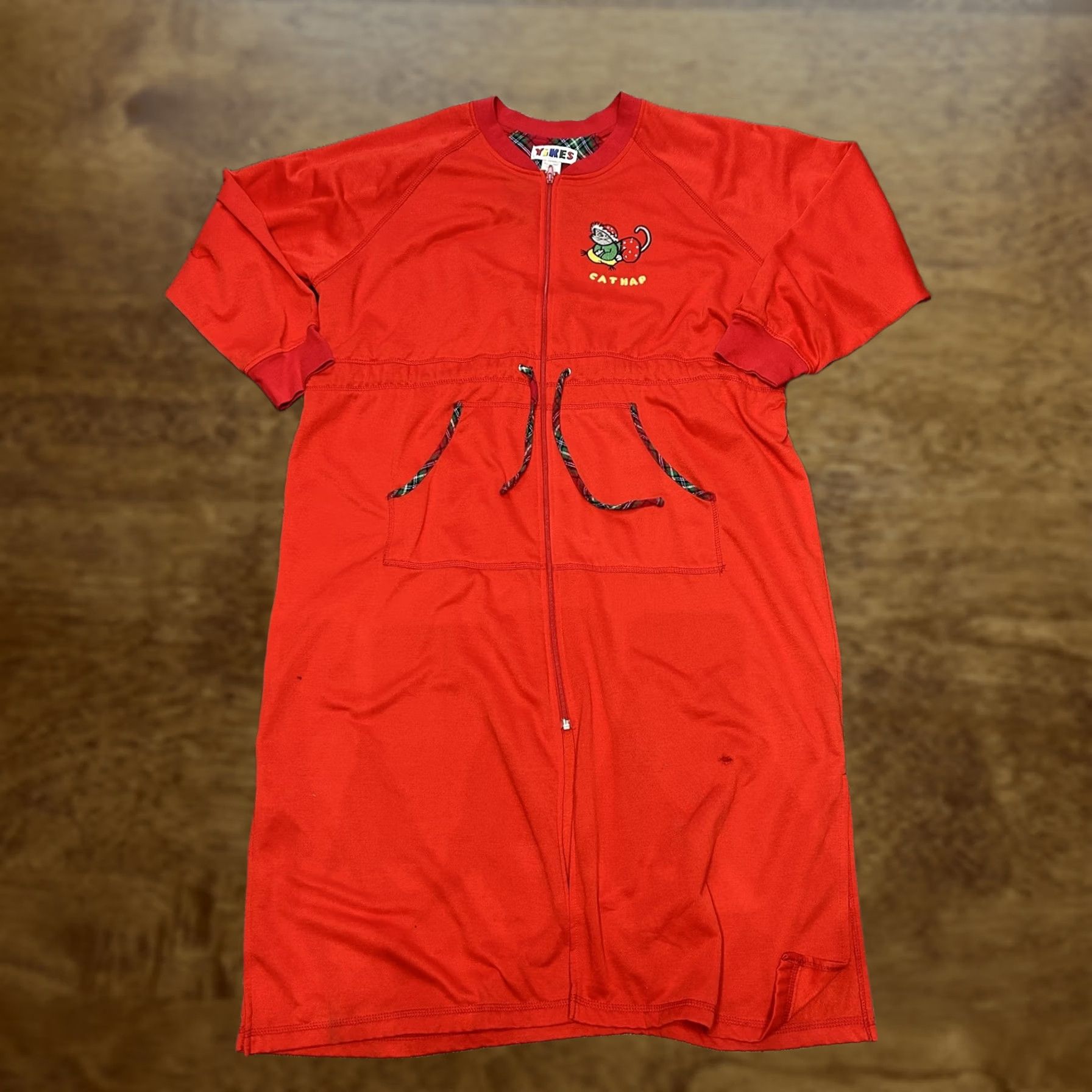 Vintage Yikes Robe Womens 1X Red Cat Nap Zip Front Housecoat Lounge Sleepwear Holiday Christmas Cat Nap Embroidered Zipper Pocket Raglan Sleeves Size ONE SIZE - 1 Thumbnail