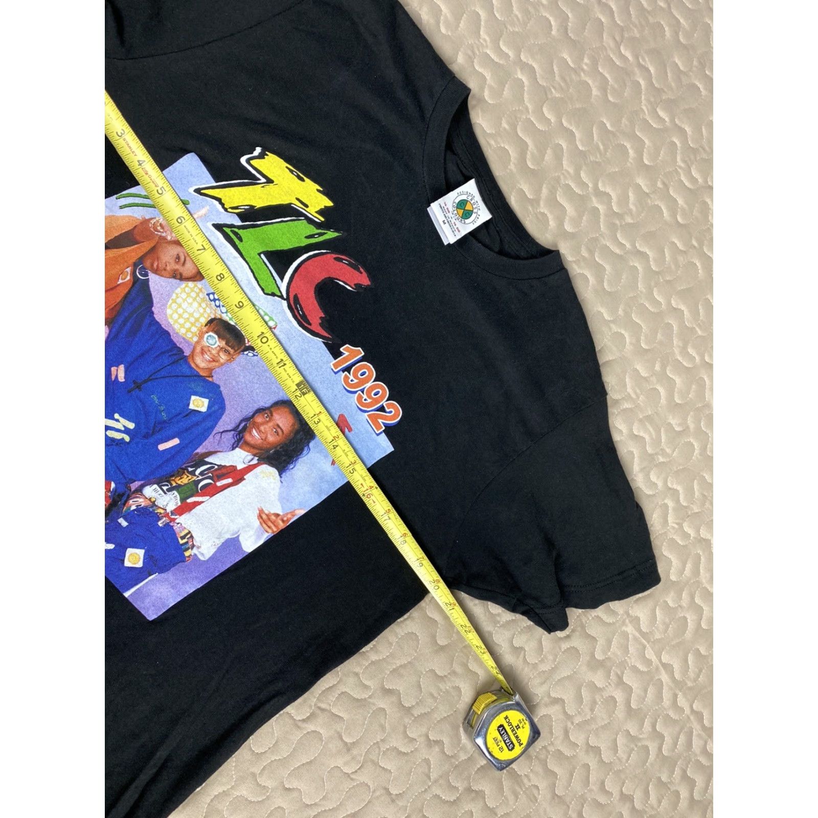 Vintage VINTAGE Cross Colours TLC 1992 Retro T-Shirt Graphic Tee Mens M Black 90s Hip Hop Shirt Mens Size US M / EU 48-50 / 2 - 7 Thumbnail
