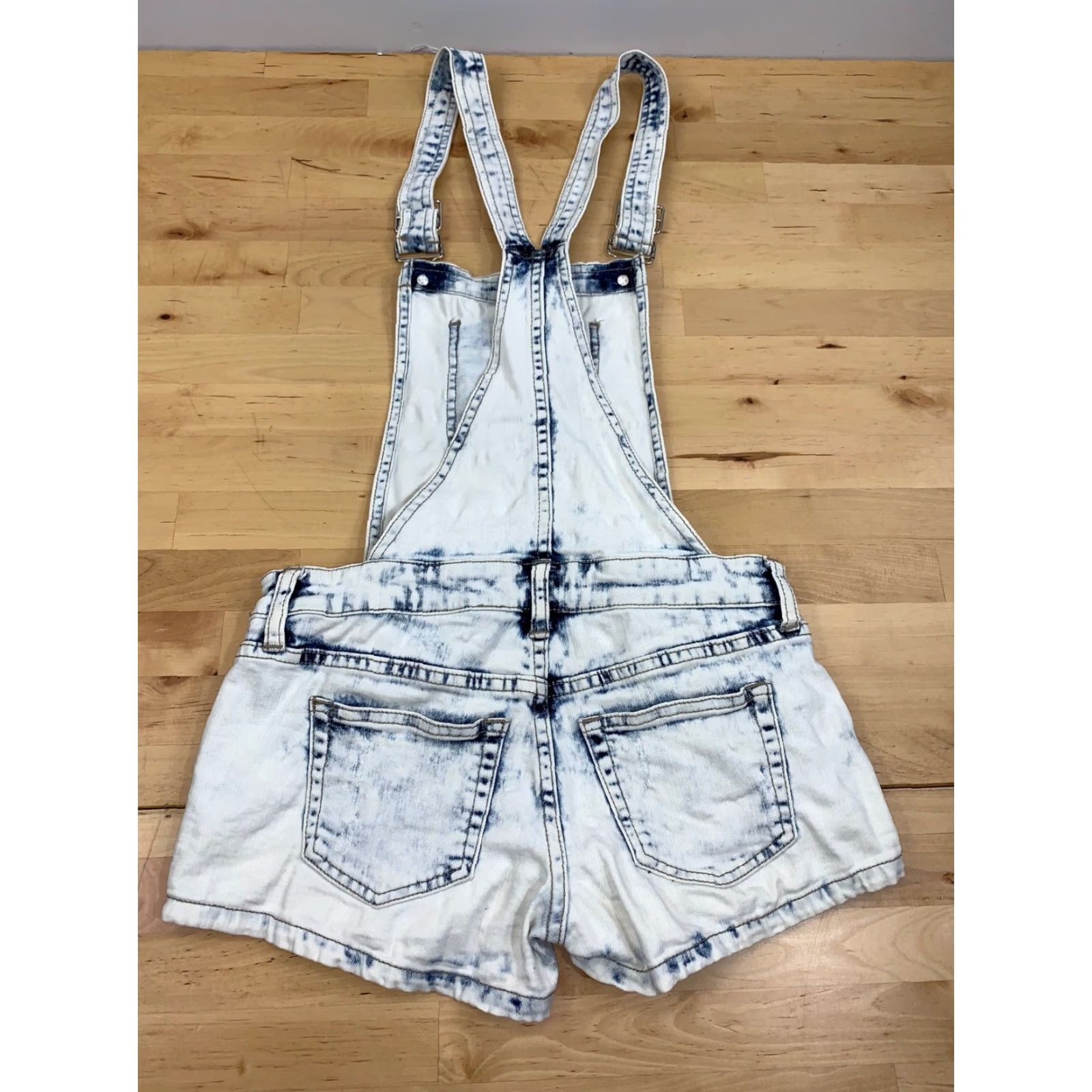 Bebe bebe Acid Wash White Blue Overall Shorts Size 24 90s Casual Regular Blue Boys Girls Mens Womens Teens 24 Size 42" / US 20 - 2 Thumbnail