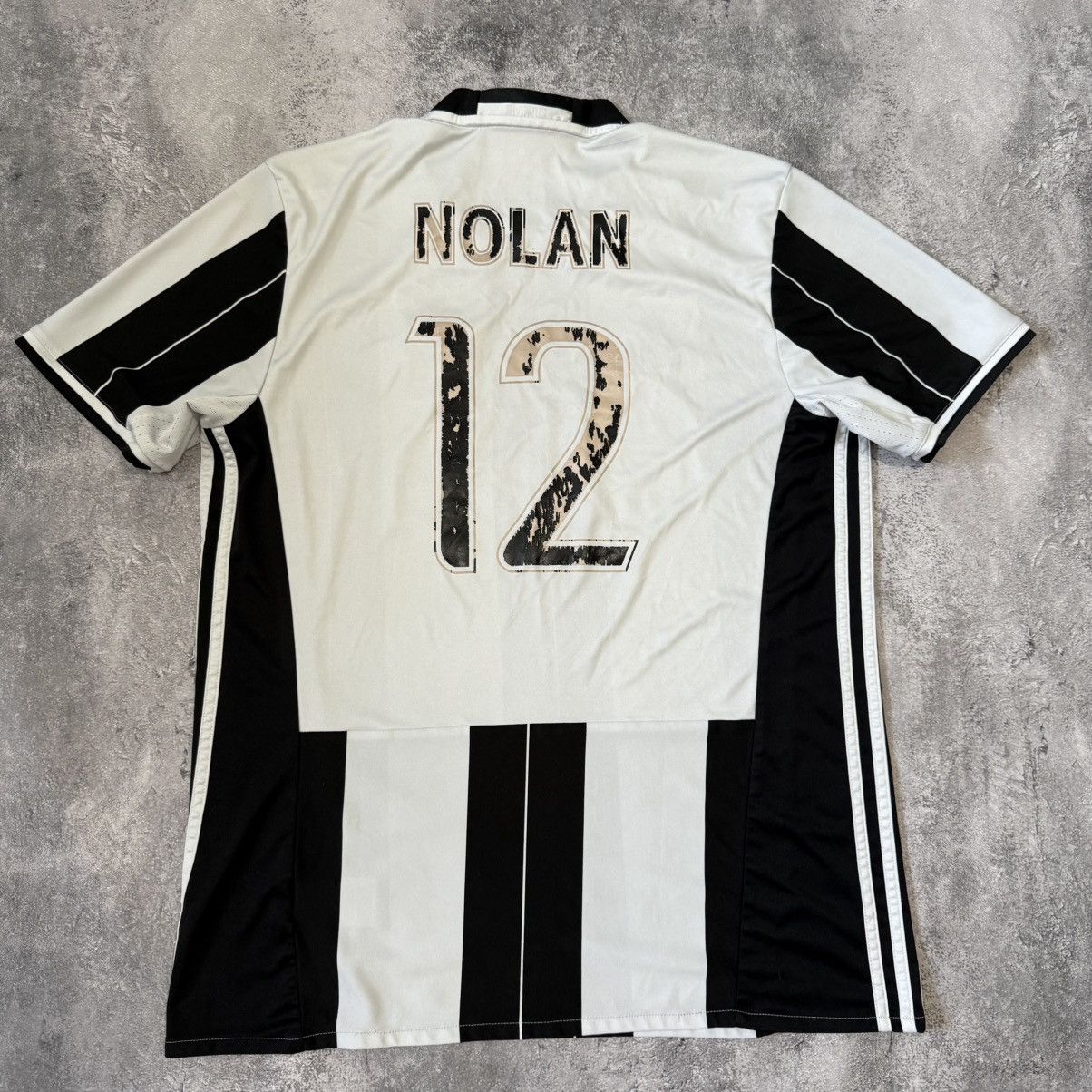 Adidas Adidas Juventus Home Jersey 2016/2017 Size US L / EU 52-54 / 3 - 6 Thumbnail