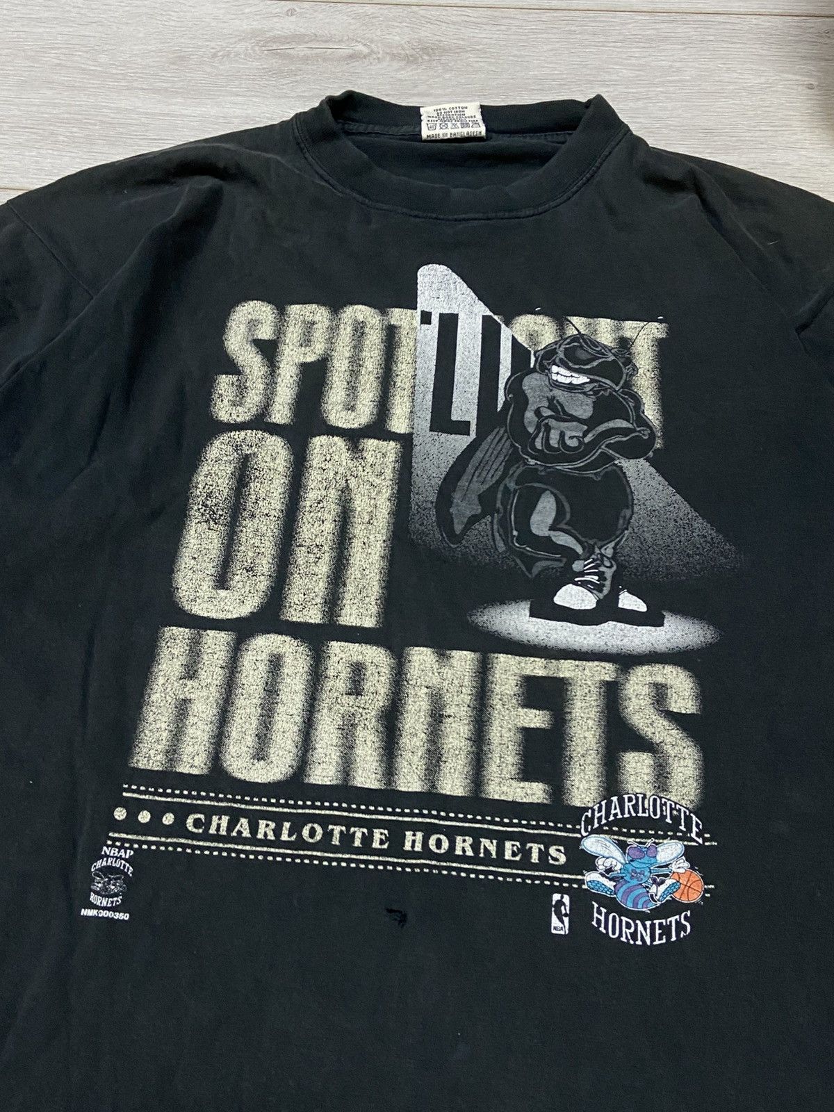 NBA Charlotte Hornets 🐝 vintage spotlight Nutmeg faded t-shirt Size US XL / EU 56 / 4 - 3 Thumbnail
