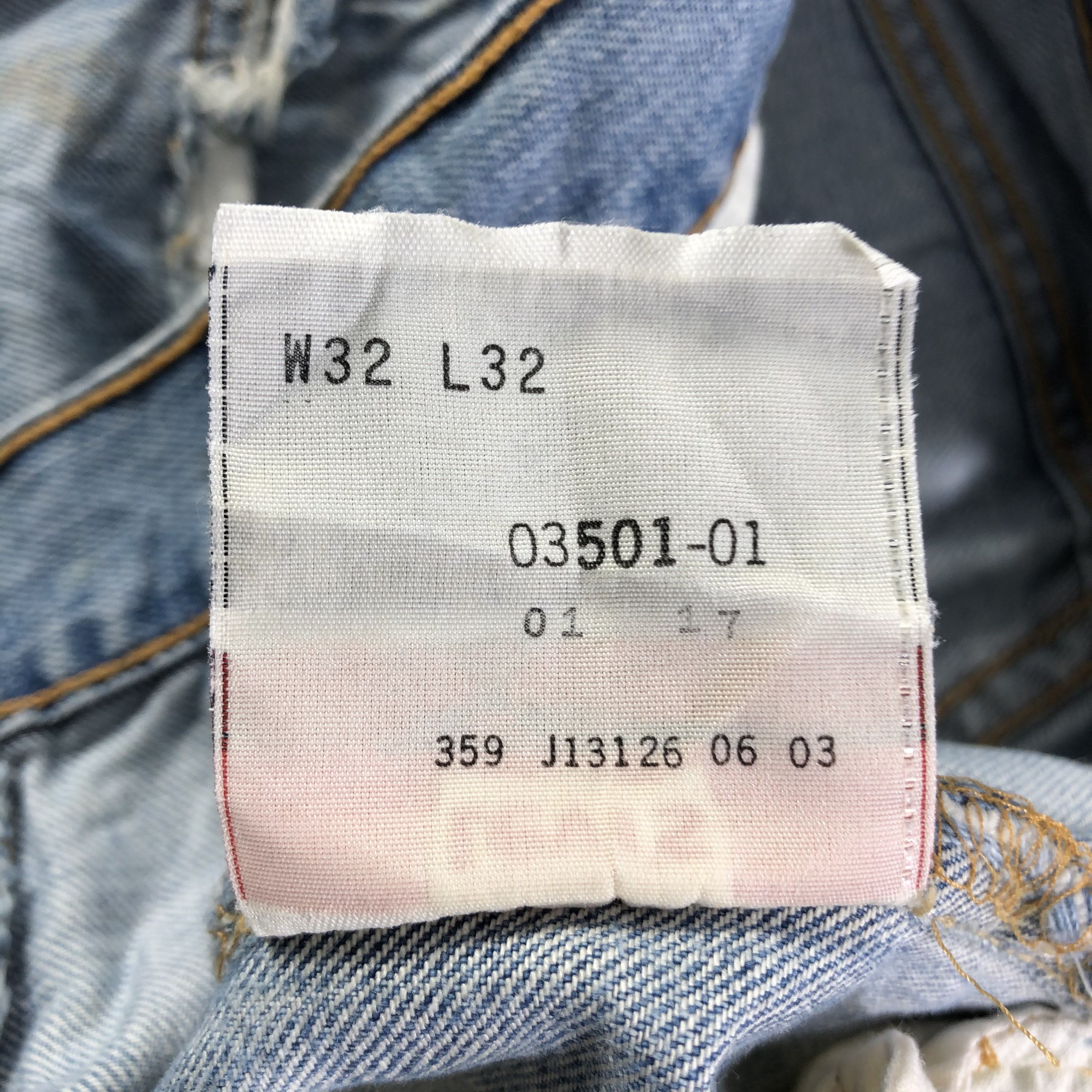 Levi's Vintage Levis 501 Jeans Medium Wash Denim KJ2137 Size US 32 / EU 48 - 11 Thumbnail
