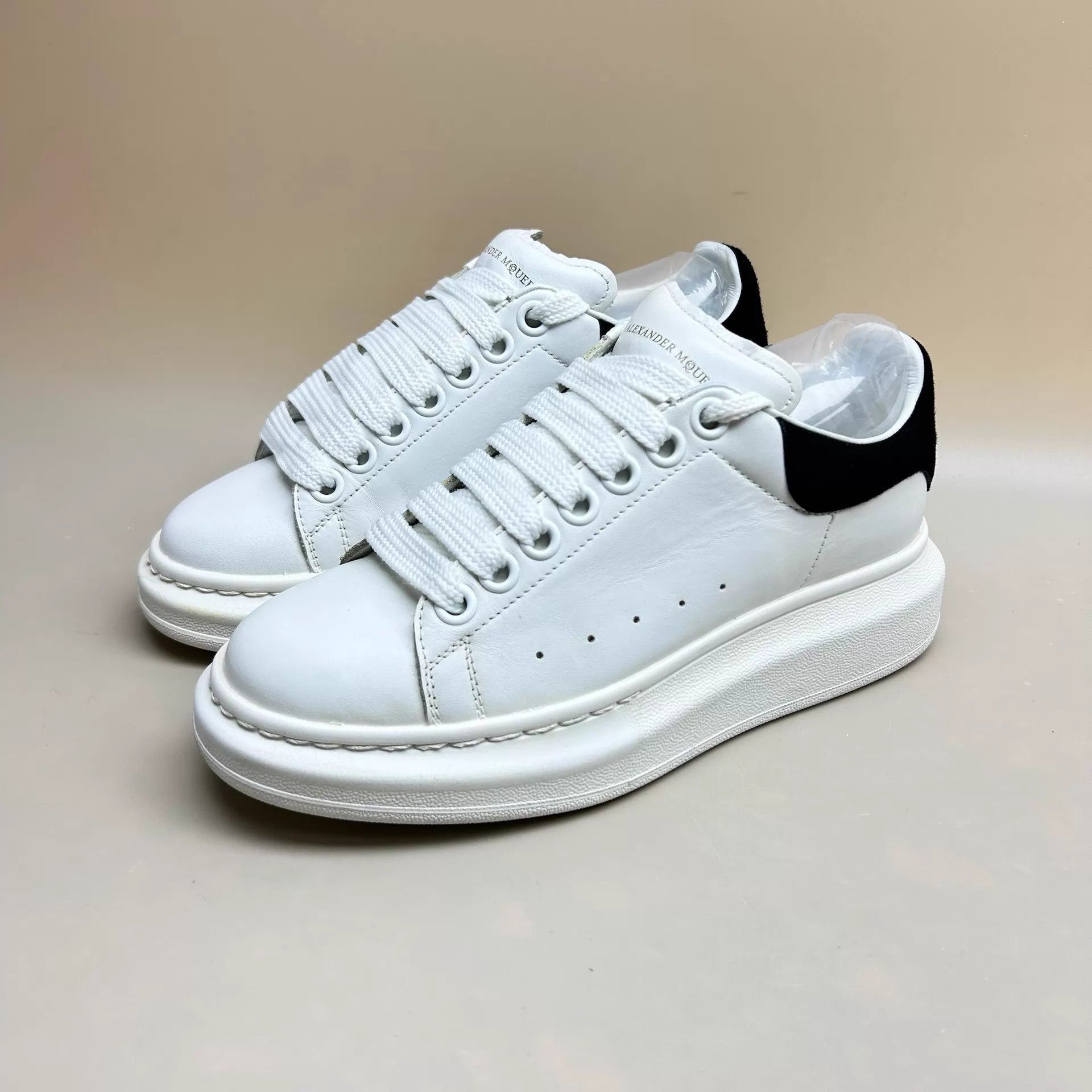Alexander McQueen Alexander McQueen Blk/Wht Suede Platform Sneakers 35 95New Size US 4.5 / IT 34.5 - 1 Thumbnail