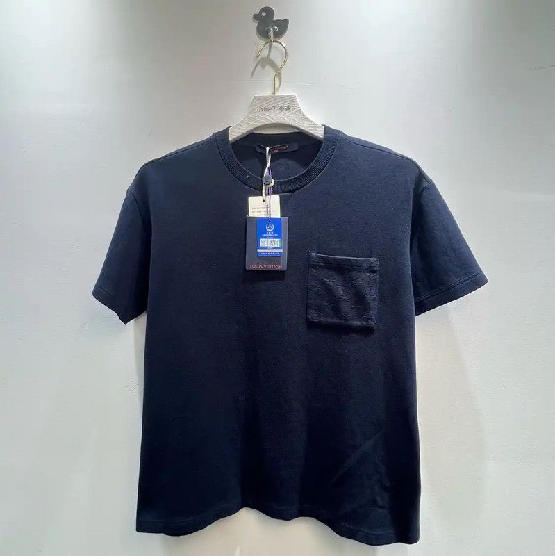 Louis Vuitton Louis Vuitton Black Cotton Men's T-Shirt 0089 Size US S / EU 44-46 / 1 - 1 Thumbnail