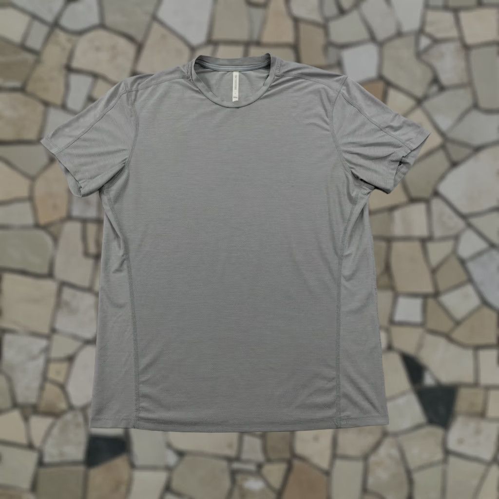 Ten Thousand Ten Thousand Shirt Mens Large Gray The Versatile Performance Running Athletic Size US L / EU 52-54 / 3 - 1 Thumbnail