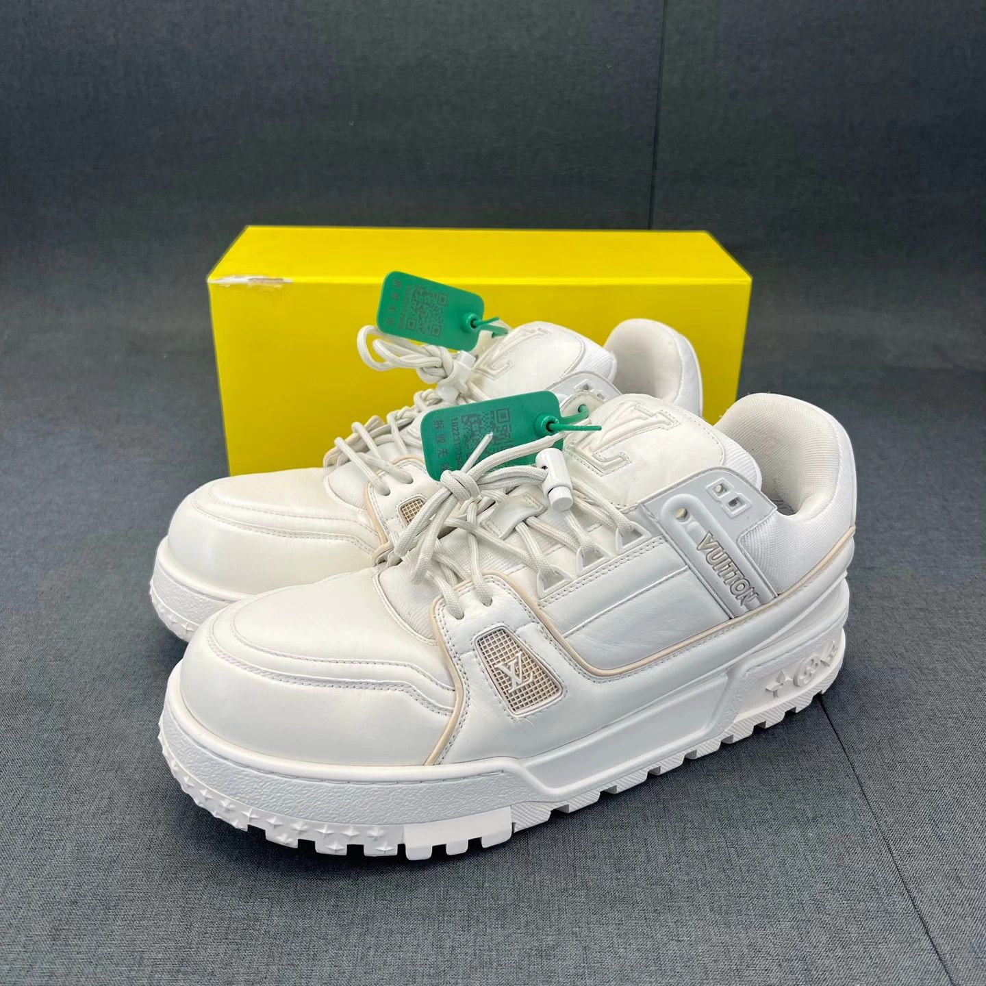 Louis Vuitton LV maxi white 9 US new original box Size US 9 / EU 42 - 1 Thumbnail