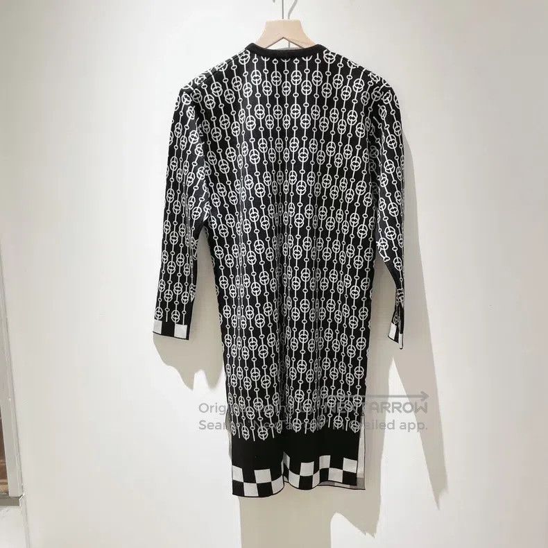 Hermes Hermes Black and white pig nose print knit cardigan jacket Size XXS / US 00 / IT 34 - 2 Thumbnail