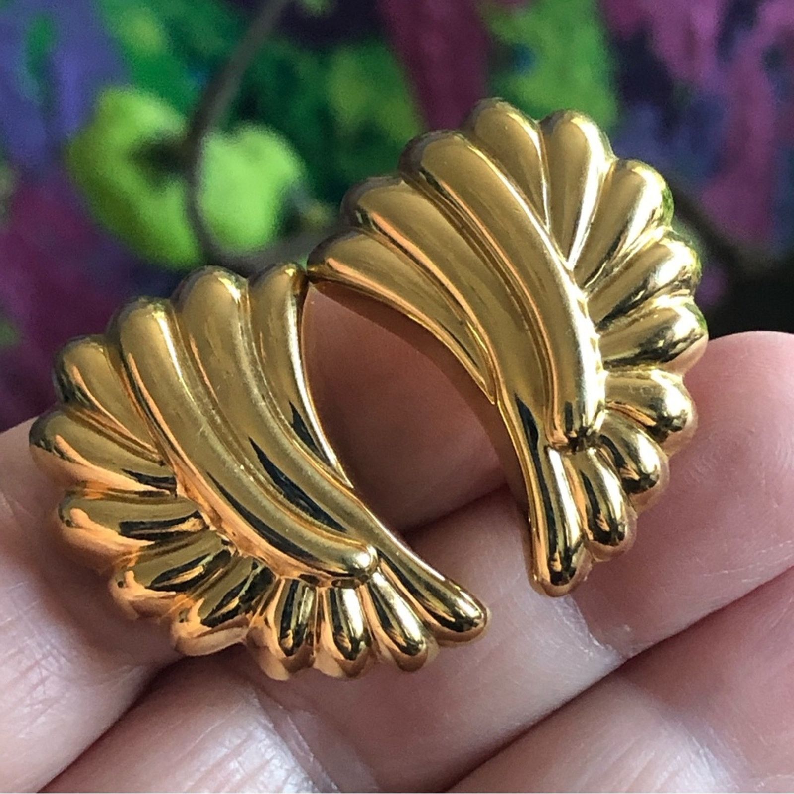 Vintage Vintage 70s-80s gold swirl design clip on earrings Size ONE SIZE - 1 Thumbnail
