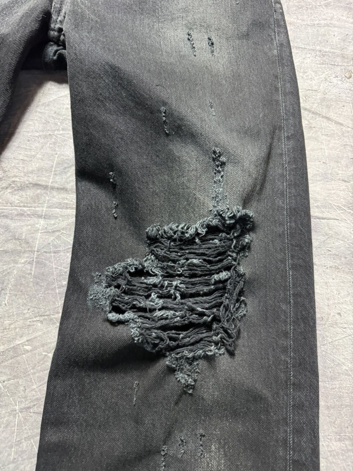 Balenciaga Balenciaga Destroyed Dirty Denim Jeans in Black Size US 30 / EU 46 - 4 Thumbnail