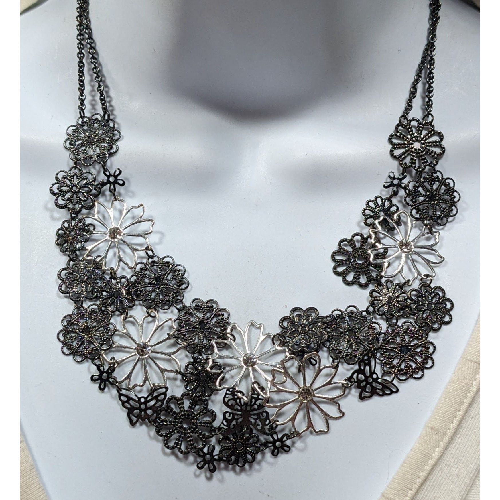 Other Claires Floral Fairycore Multi-Silver Tone Floral Bib Neckla Size ONE SIZE - 1 Thumbnail