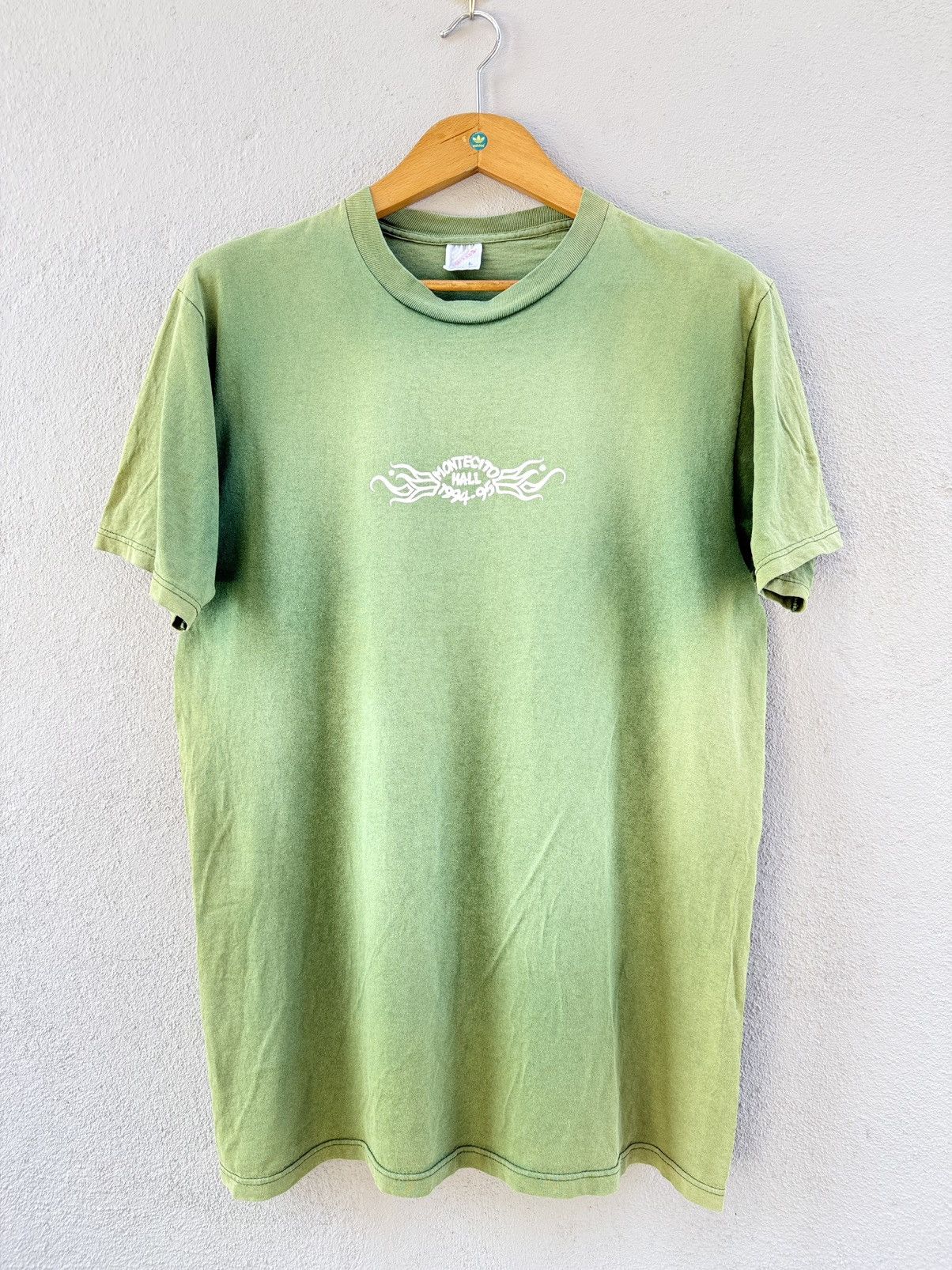 Vintage Thrashed Vintage 90s Montecito Hall Art Logo Sun Faded Tee Size US L / EU 52-54 / 3 - 1 Thumbnail