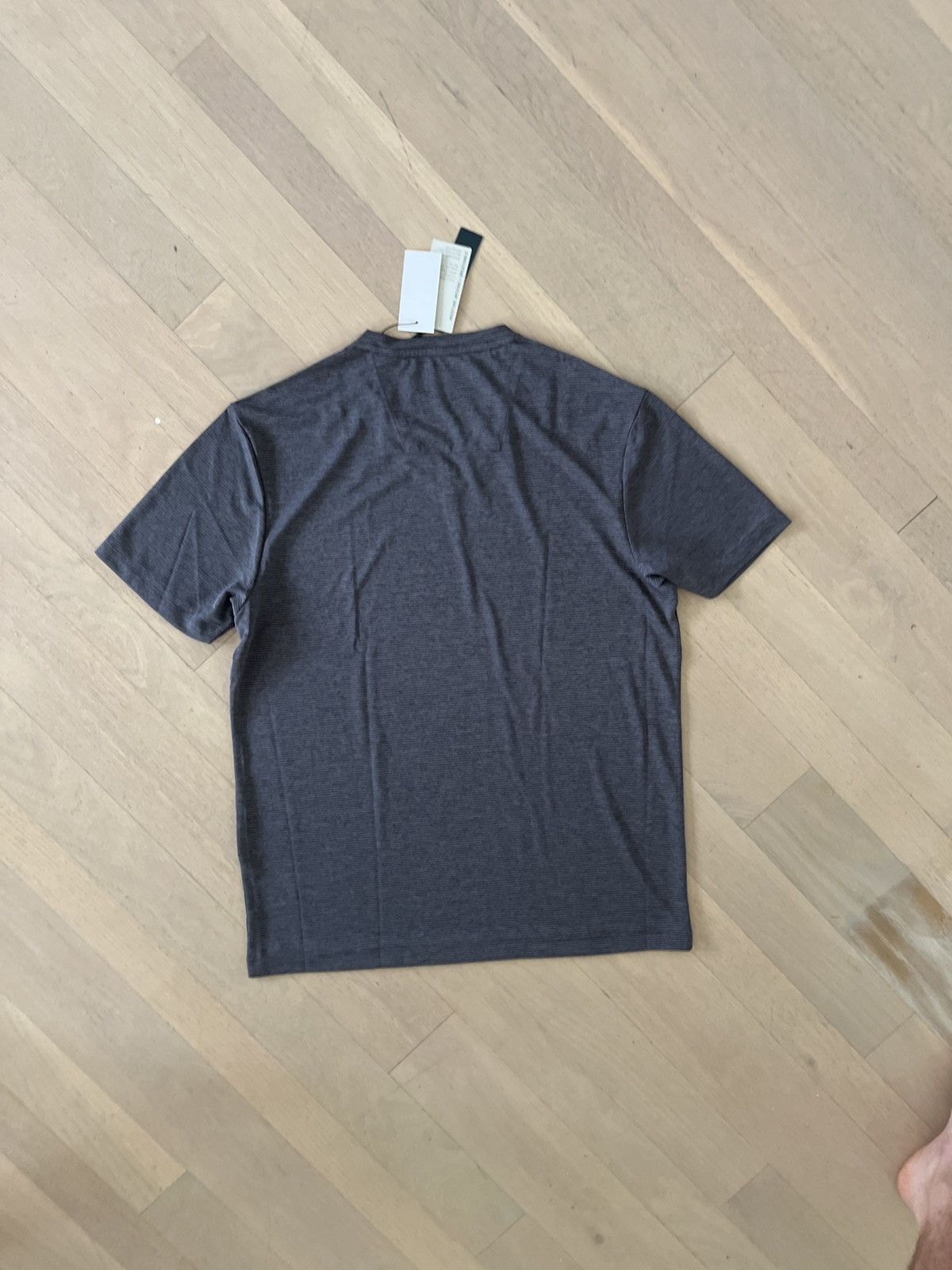 Perry Ellis Perry Ellis Grey V-Neck Tee Short Sleeve TAG ON Size US S / EU 44-46 / 1 - 2 Thumbnail