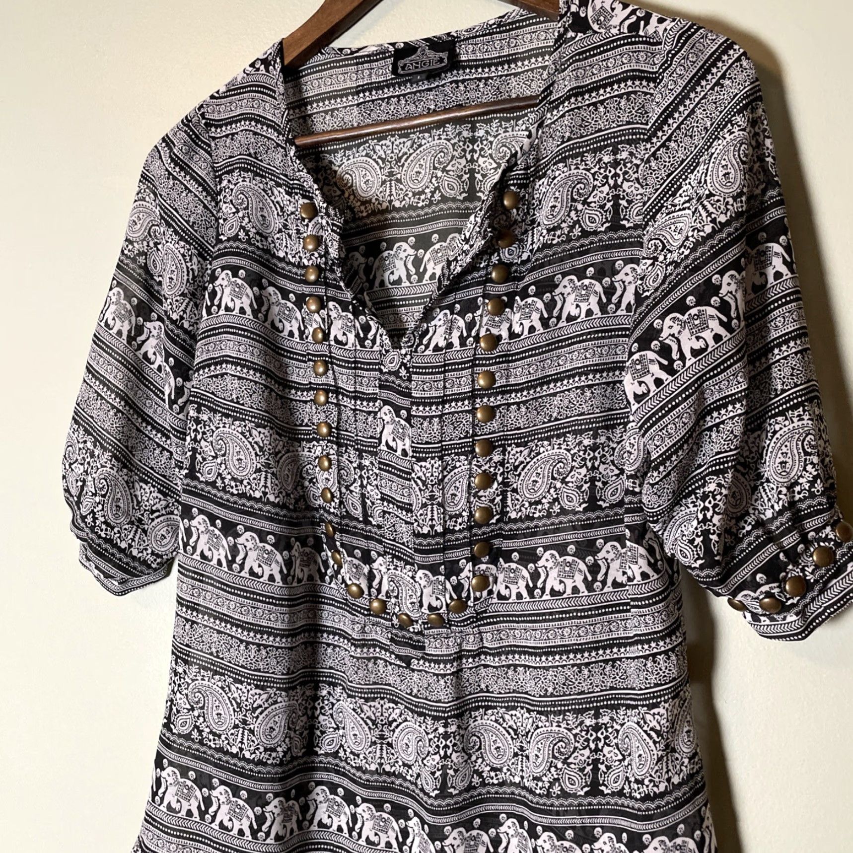 Vintage Angie Blouse Top Women’s Size L B&W Paisley Elephant Chiffon Sheer Studded Short Sleeve Casual Party/Cocktail Workwear 90s Designer Angi? Size L / US 10 / IT 46 - 3 Thumbnail