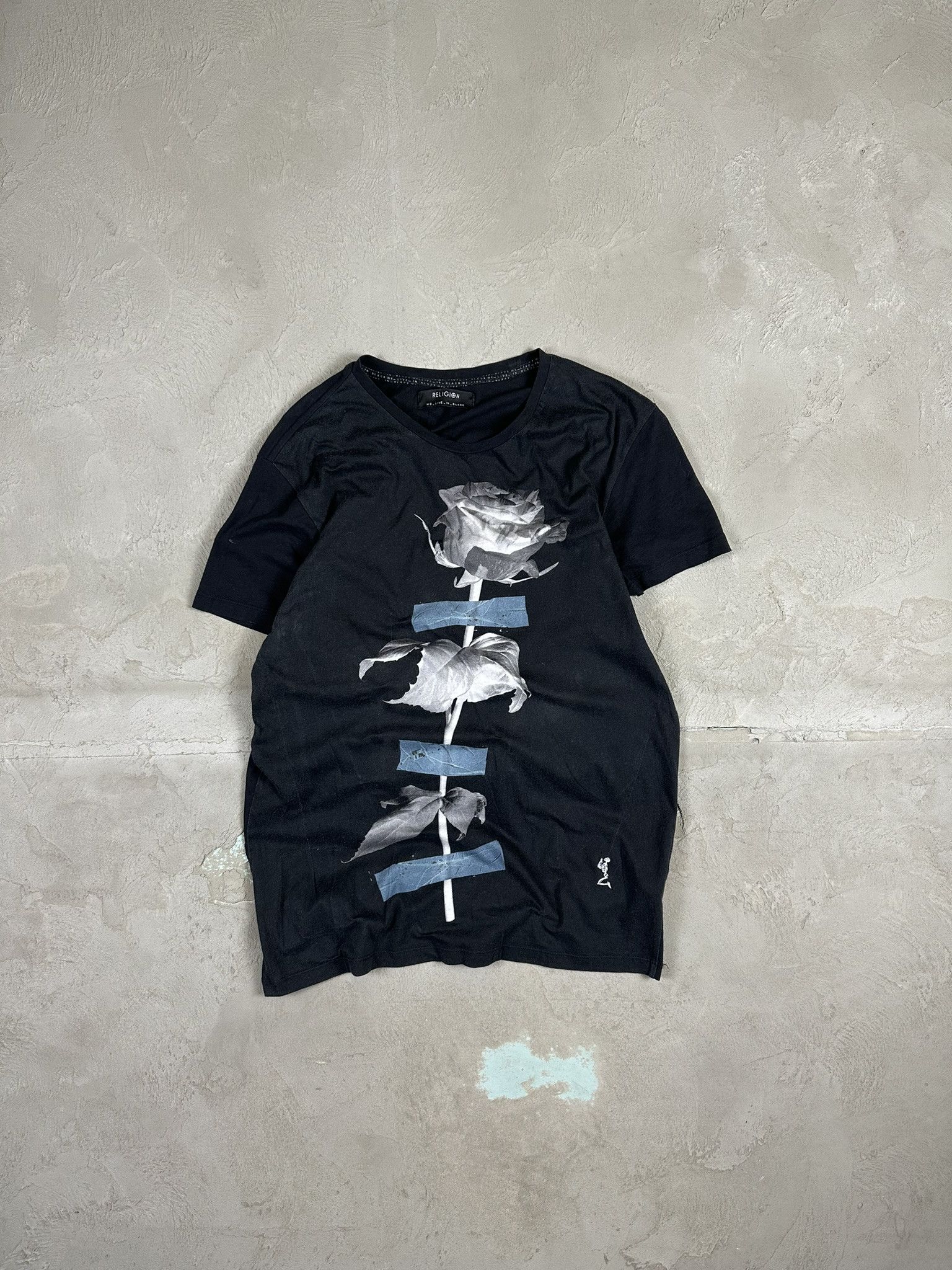 Japanese Brand Vintage Y2k Religion Rose T-shirt Size US M / EU 48-50 / 2 - 1 Thumbnail