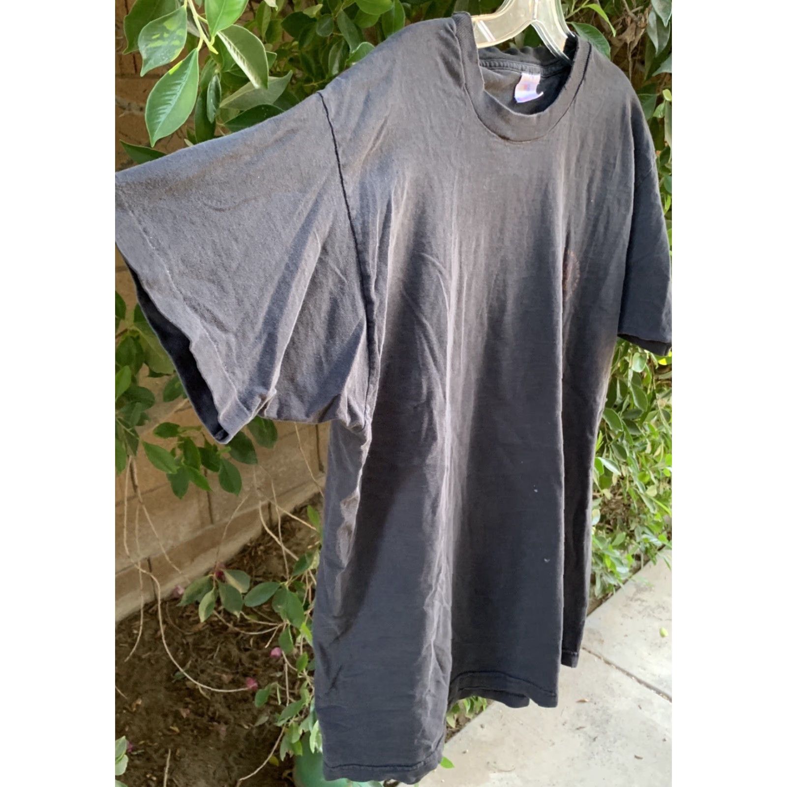 Fruit Of The Loom VINTAGE New Red Archives 1990s Band T Shirt XL Black Cotton Short Sleeve Unisex Adults Fatigue/Distressed Hole-Peaked Graphic Tee Size US XL / EU 56 / 4 - 3 Thumbnail