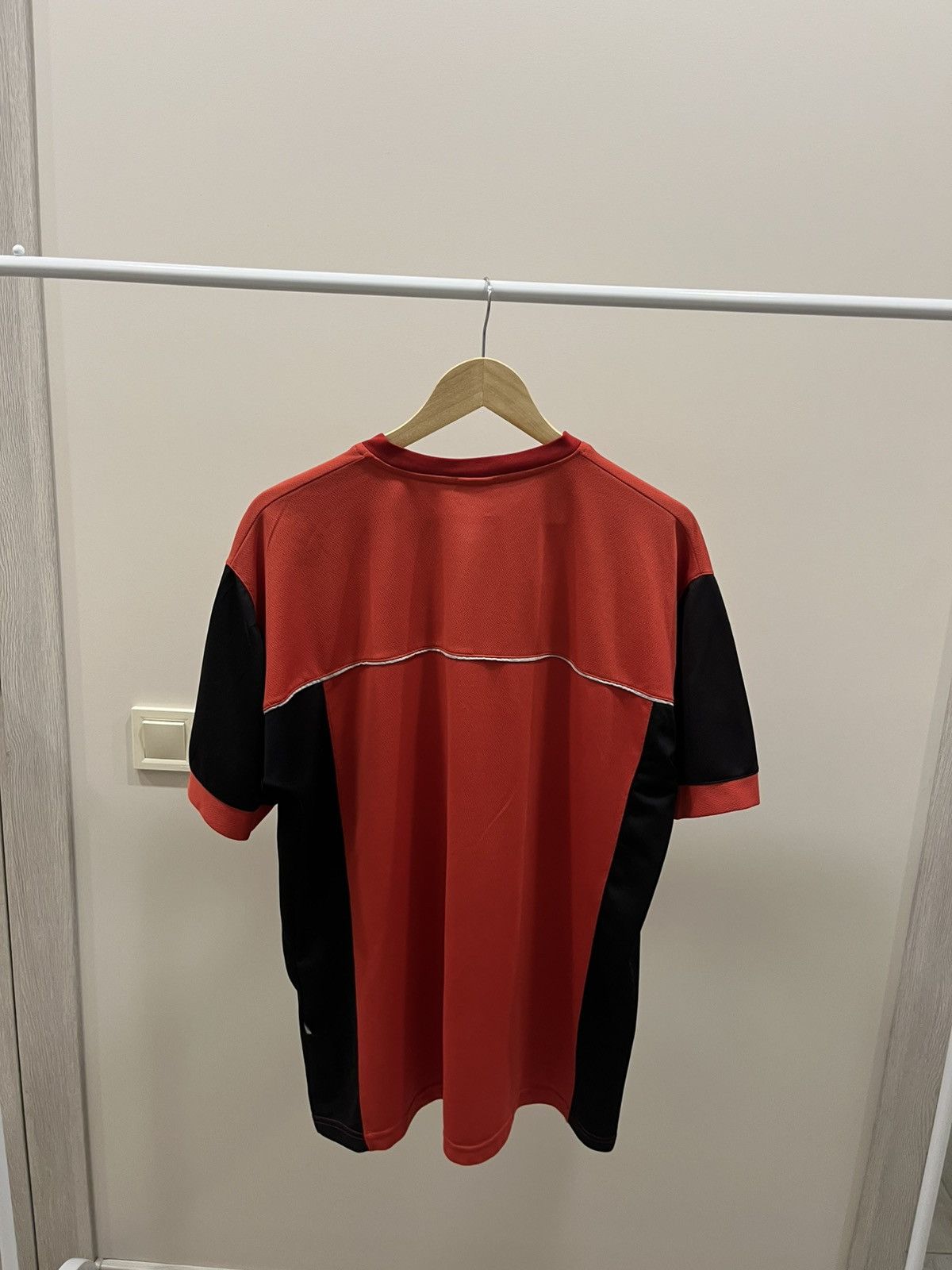 Nike Vintage Nike ACG Center Logo Tee Y2k Nike Acg Tshirt size XL Size US XL / EU 56 / 4 - 5 Thumbnail