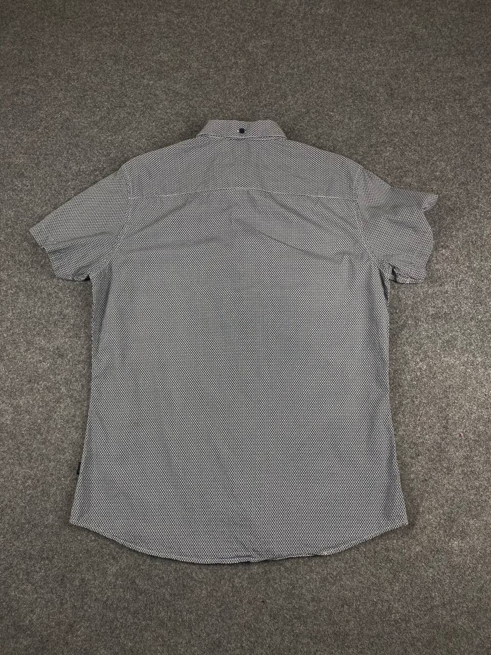 Calvin Klein calvin klein slim fit shirt nice design Size US M / EU 48-50 / 2 - 9 Thumbnail