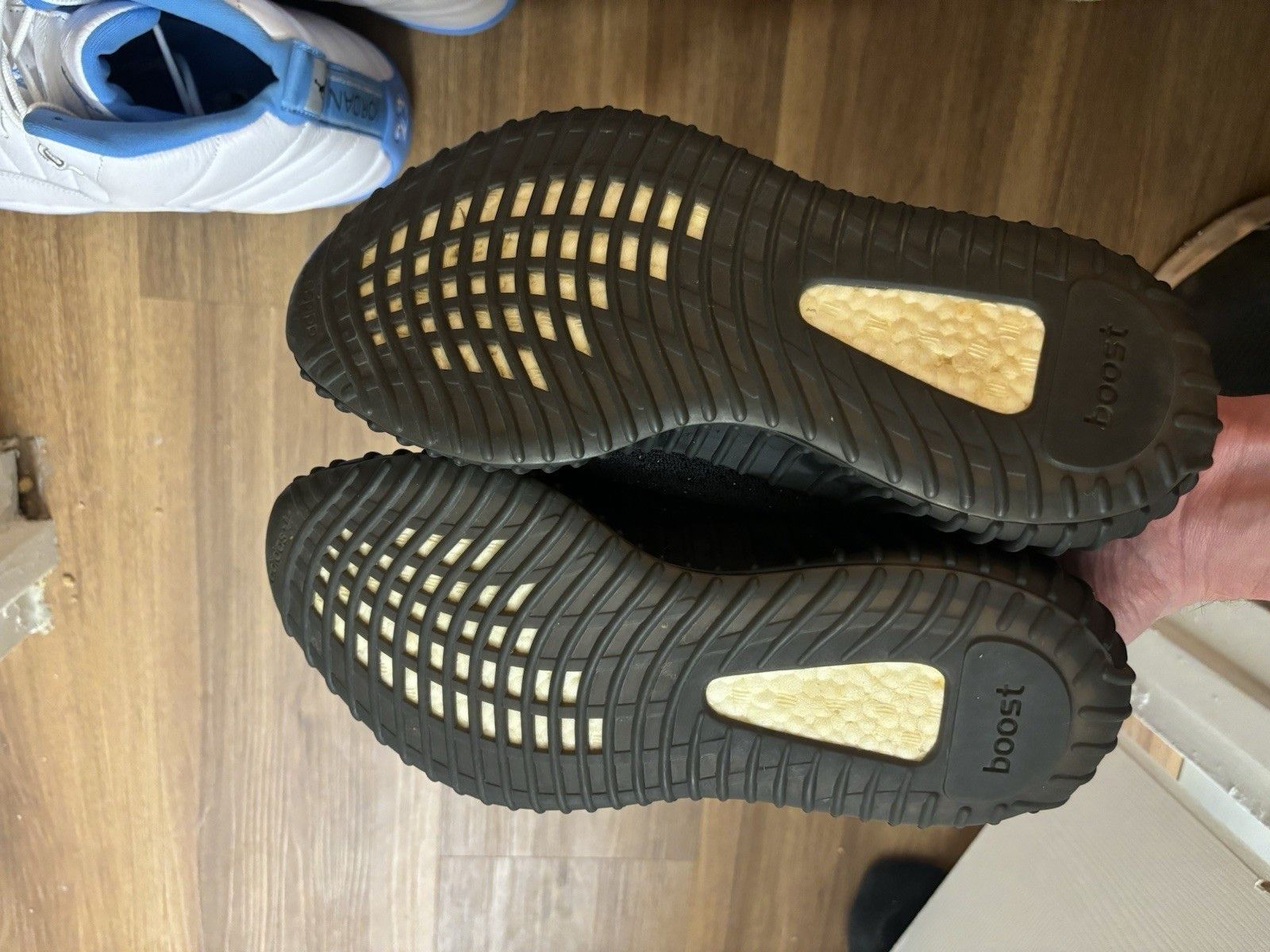 Yeezy Adidas Yeezy Boost 350 V2 Green Size US 7 / EU 40 - 5 Thumbnail