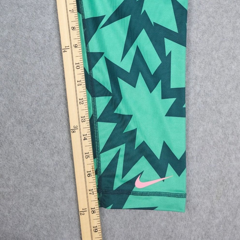 Nike NWT Nike Pro Small Green Graphic Print Capri Leggings Size 26" / US 2 / IT 38 - 12 Thumbnail
