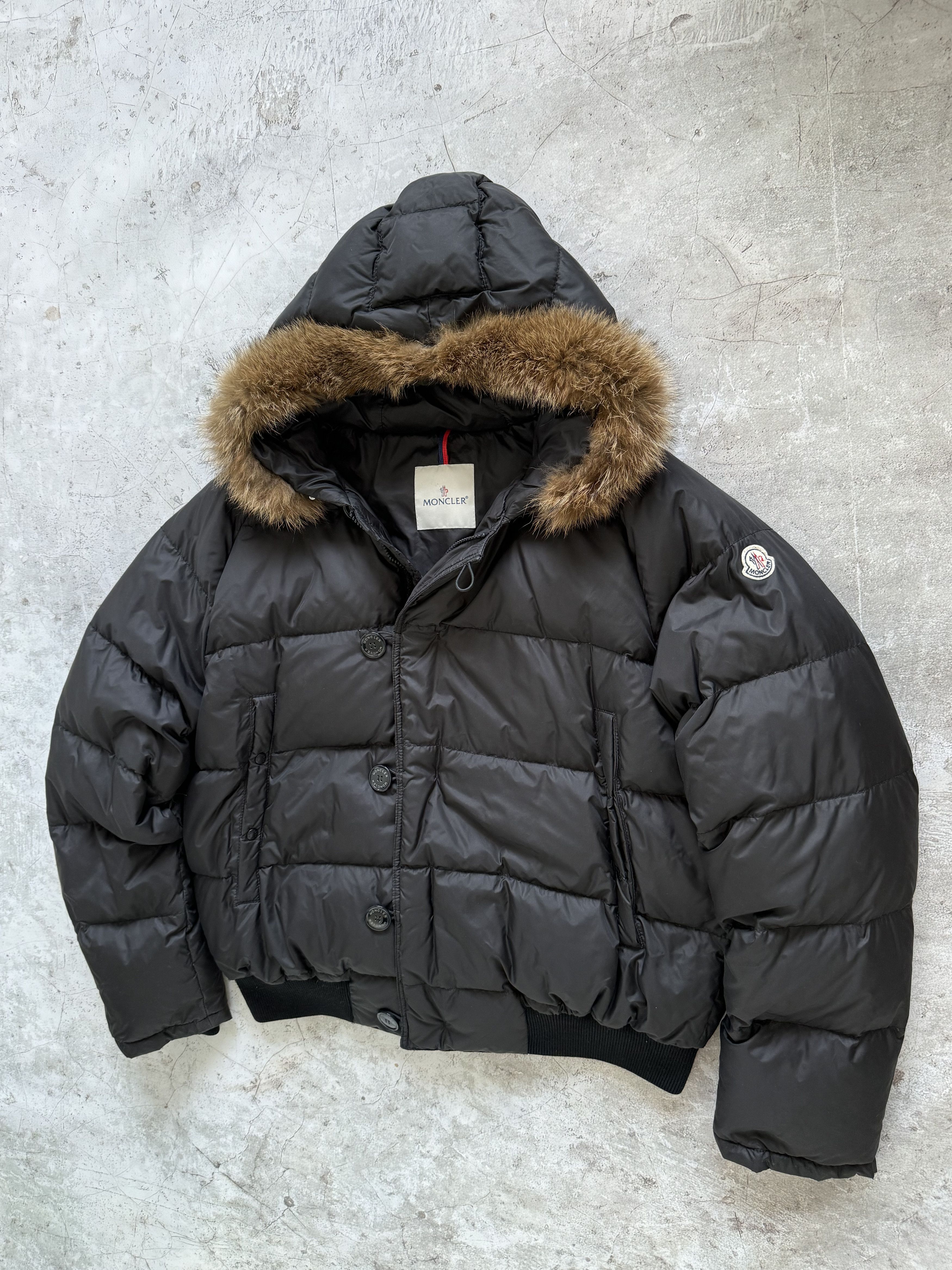 Moncler bulgarie black puffer jacket