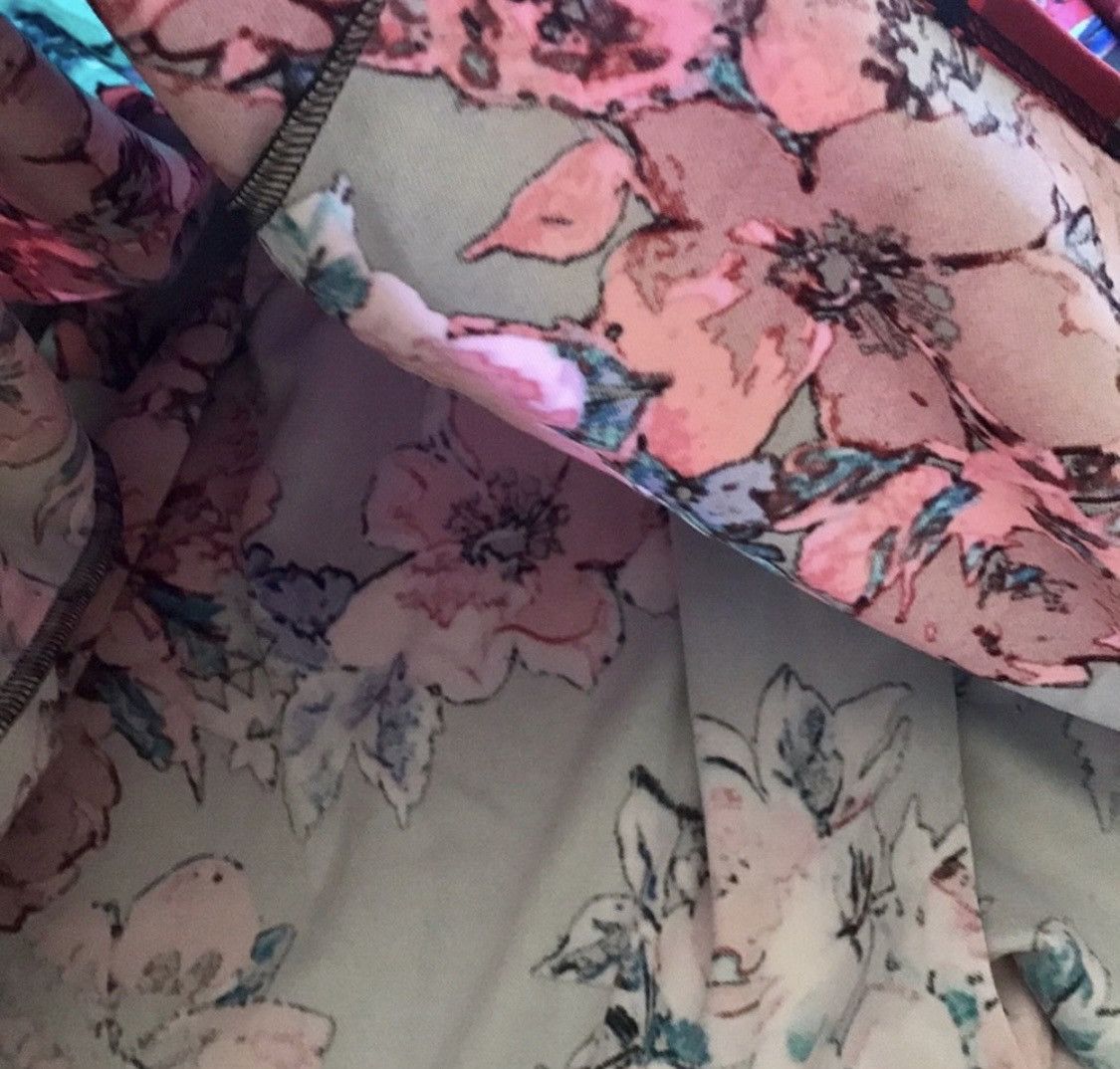 Other CHARLOTTE RUSSE HIGH WAISTED FLORAL MINI SKIRT SIZE M Size 28" / US 6 / IT 42 - 7 Thumbnail