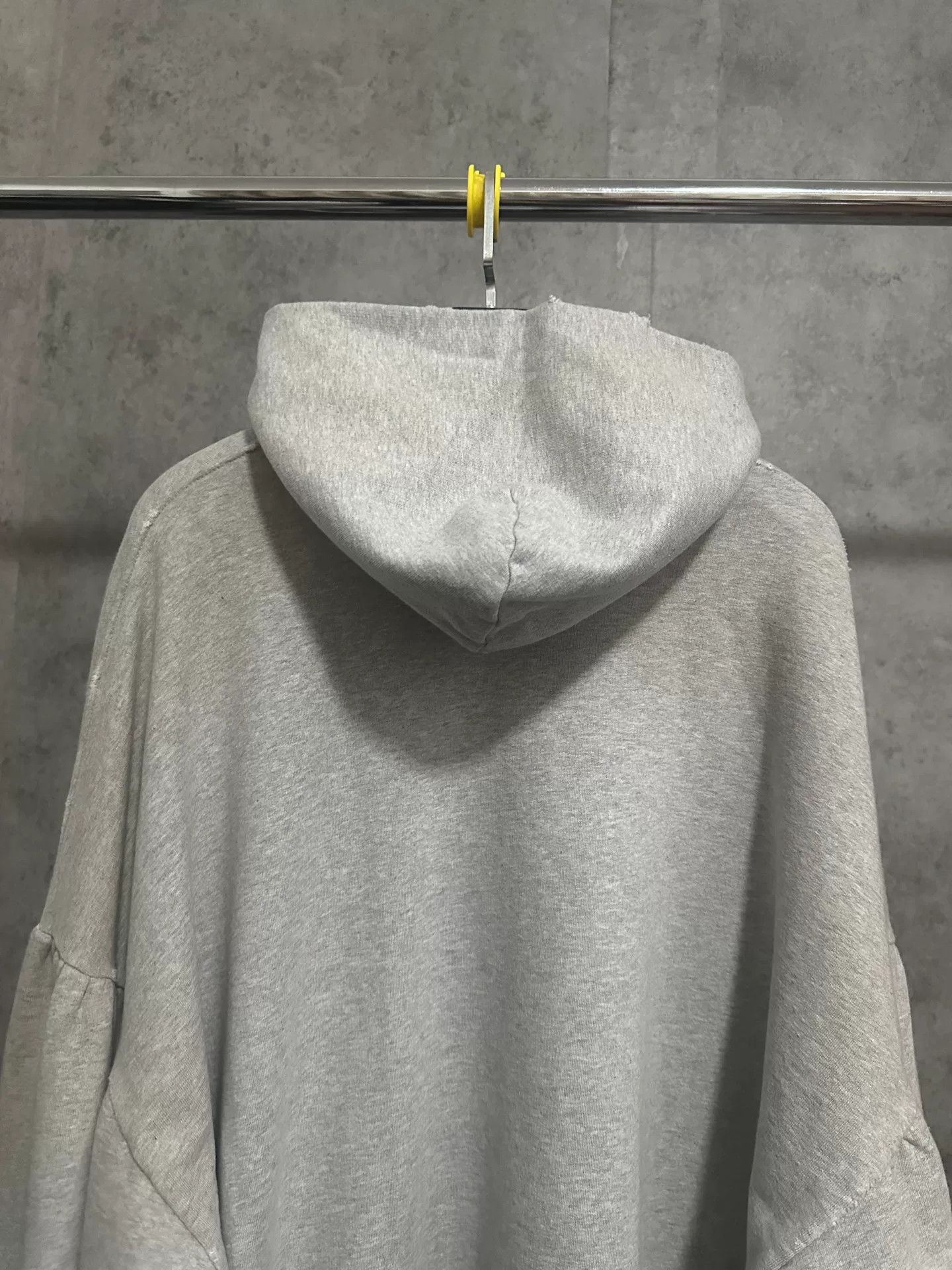 Balenciaga balenciaga gray hoodie with embroidered logo Size US L / EU 52-54 / 3 - 2 Thumbnail
