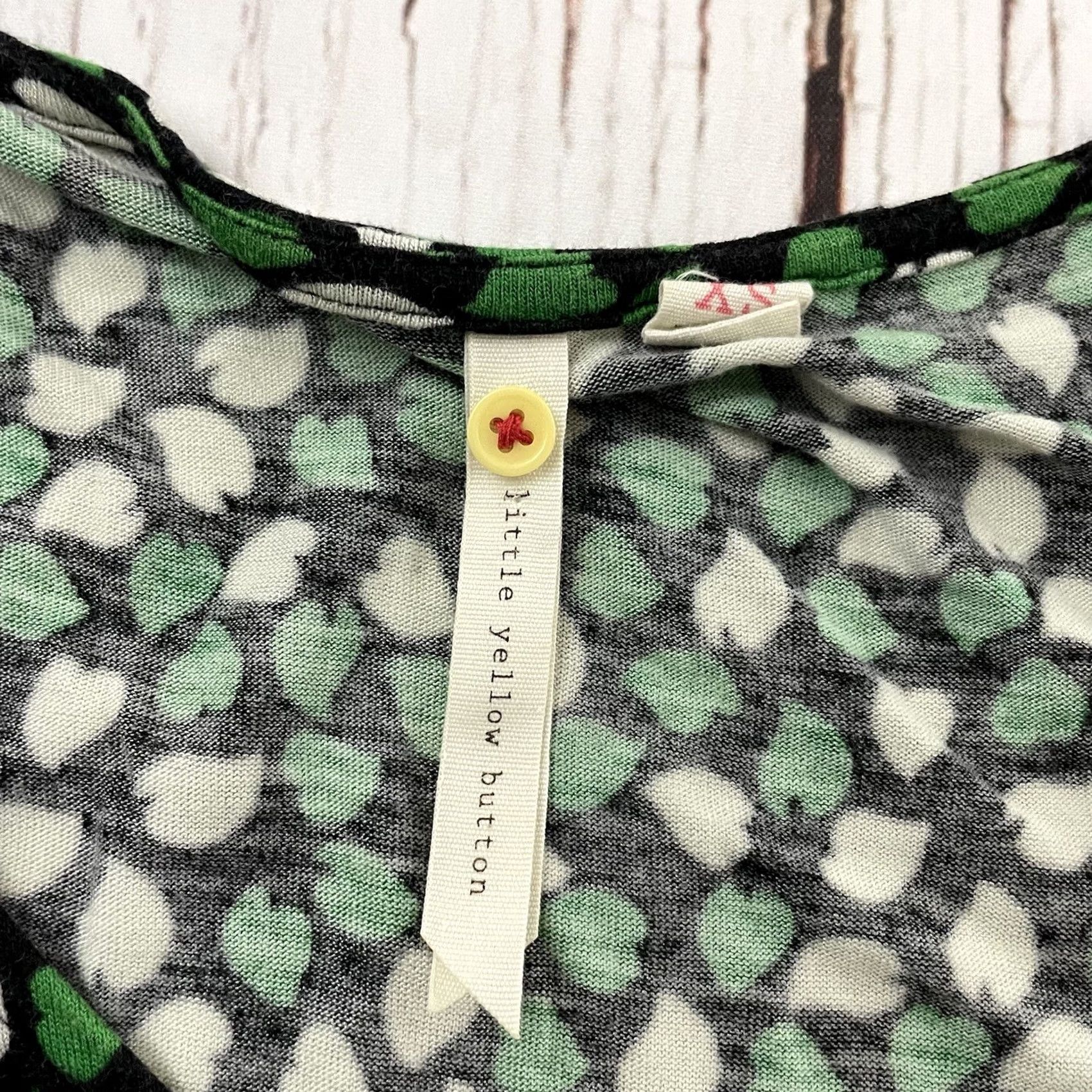 Anthropologie VINTAGE Little Yellow Button Tank Shirt Womens XS Green Short Sleeve Sleeveless Top Size XS / US 0-2 / IT 36-38 - 2 Thumbnail