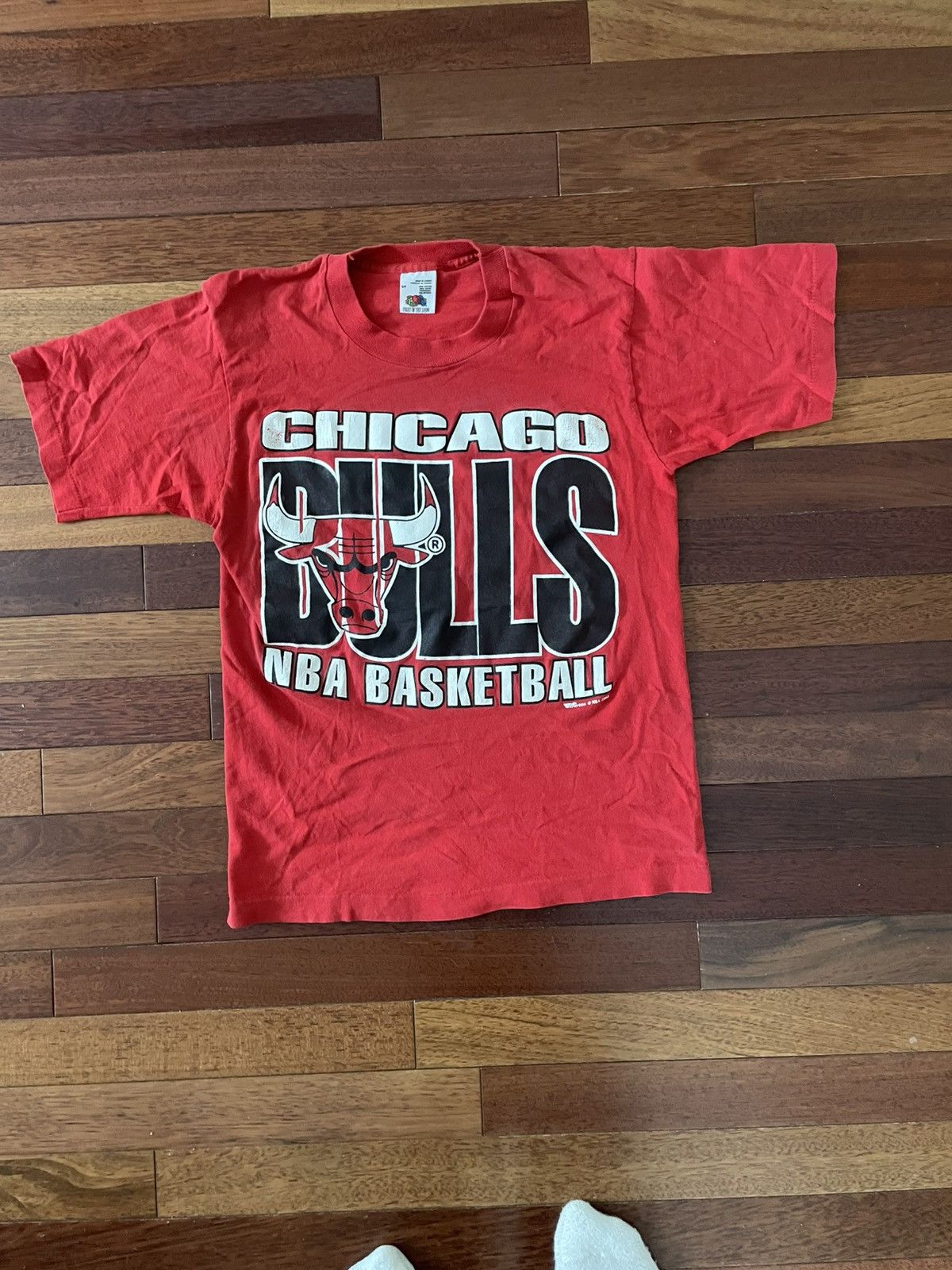Fruit Of The Loom × NBA × Vintage Vintage 1993 Fruit Of The Loom Chicago Bulls Big Logo Tee Size US S / EU 44-46 / 1 - 1 Thumbnail