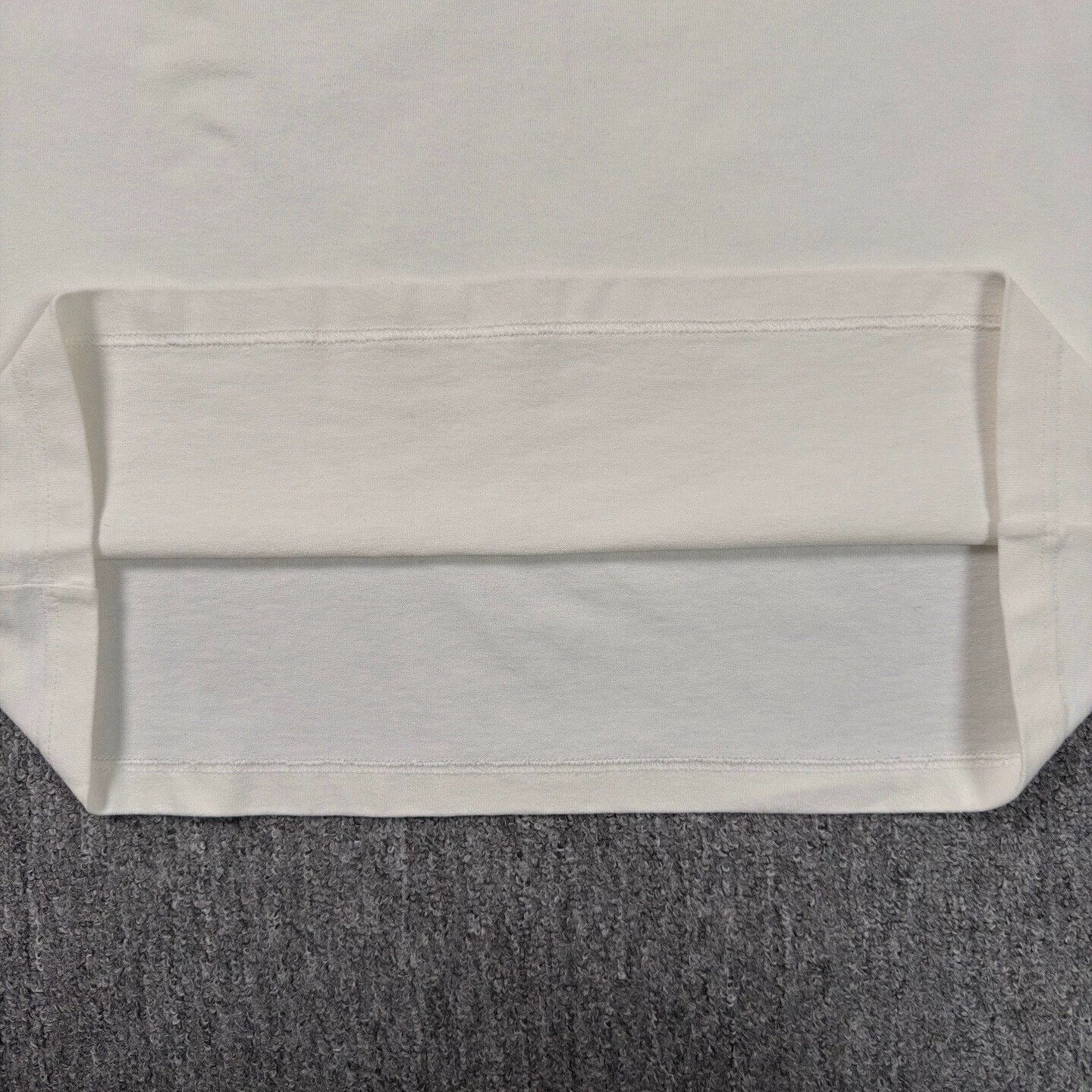 Louis Vuitton LV rainbow white short sleeve L like new Size US L / EU 52-54 / 3 - 7 Thumbnail