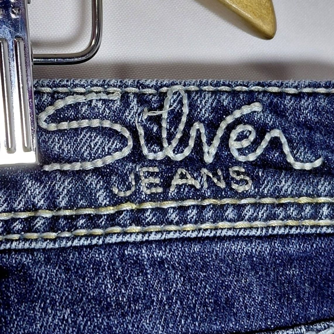 Vintage Silver Jeans Womens 24 Blue Tuesday Crop Denim Shorts Solid Regular Women Size Size 42" / US 20 - 6 Thumbnail