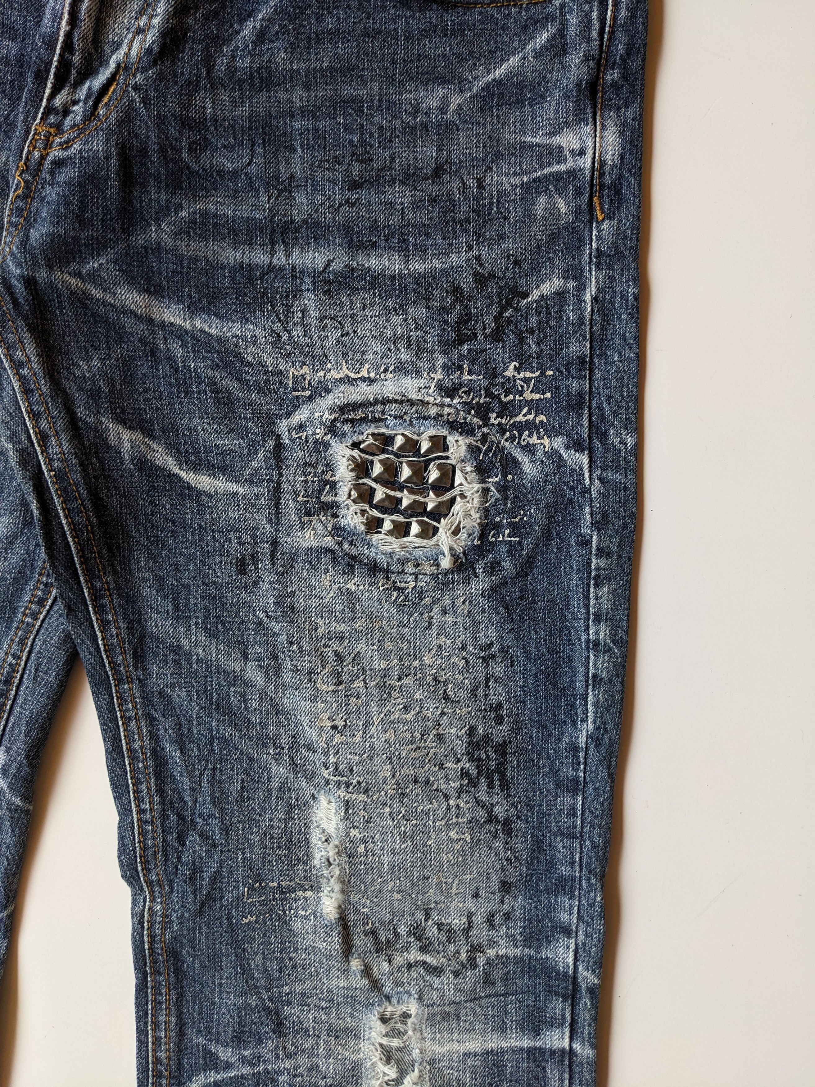 In The Attic In The Attic studded printed faded jeans Size US 33 - 6 Thumbnail