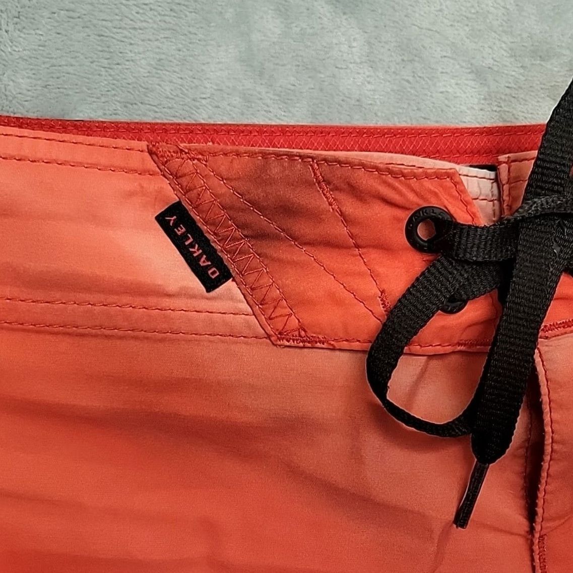 Oakley VINTAGE Oakley Board Shorts Mens 38 Red Black Gradient Logo Hybrid Surf Swim Beach Y2K Mens Size US 38 / EU 54 - 3 Thumbnail