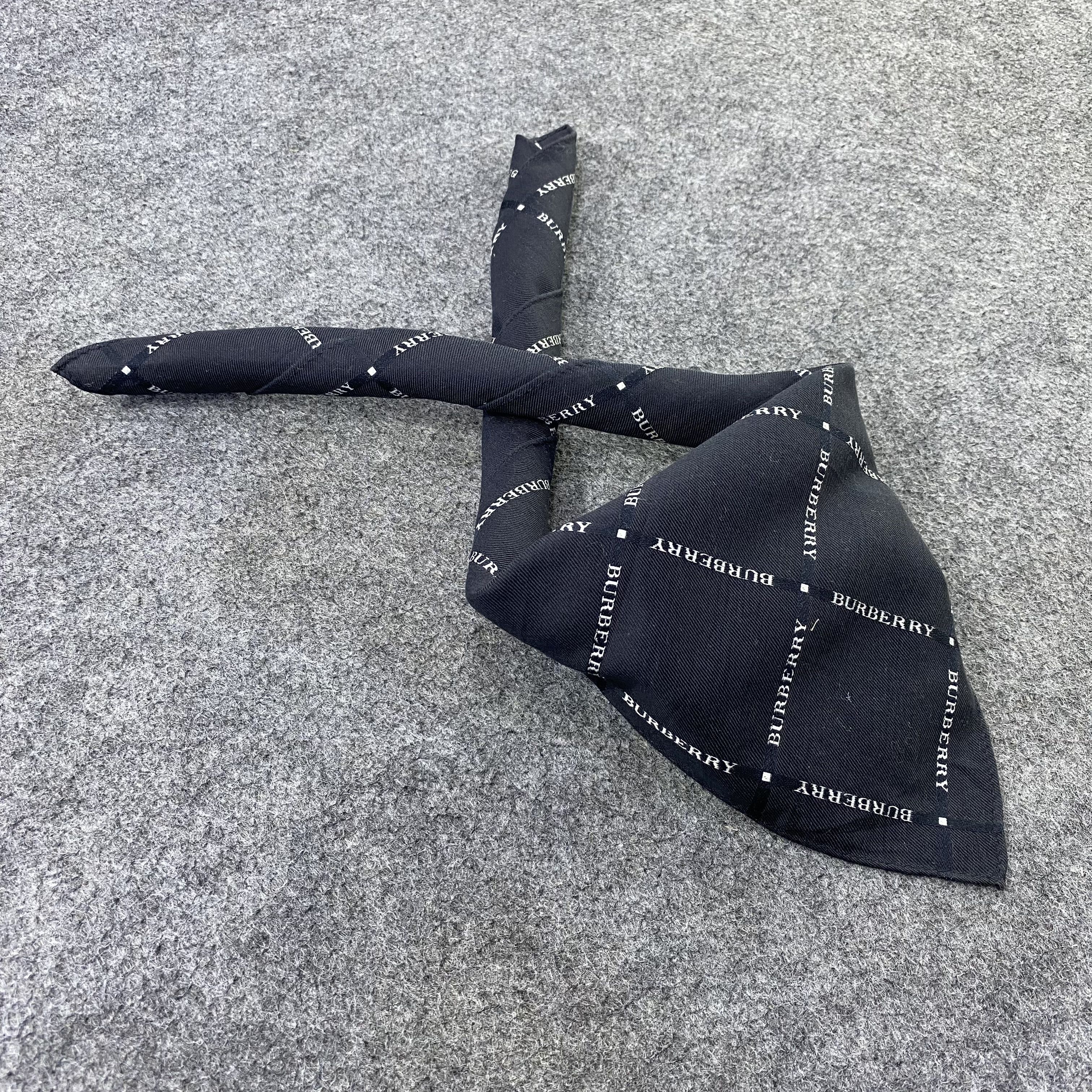 Burberry Burberry Handkerchief Neckerchief Bandana-B1813 Size ONE SIZE - 1 Thumbnail