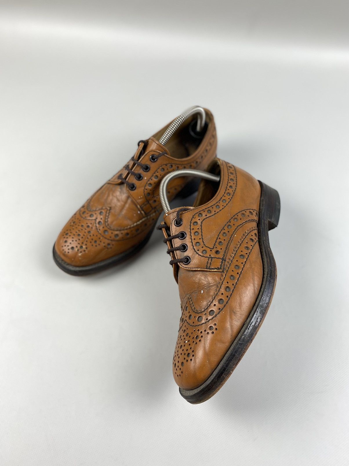 Loake Loake men’s leather brogue formal shoes Size US 8 / EU 41 - 12 Thumbnail