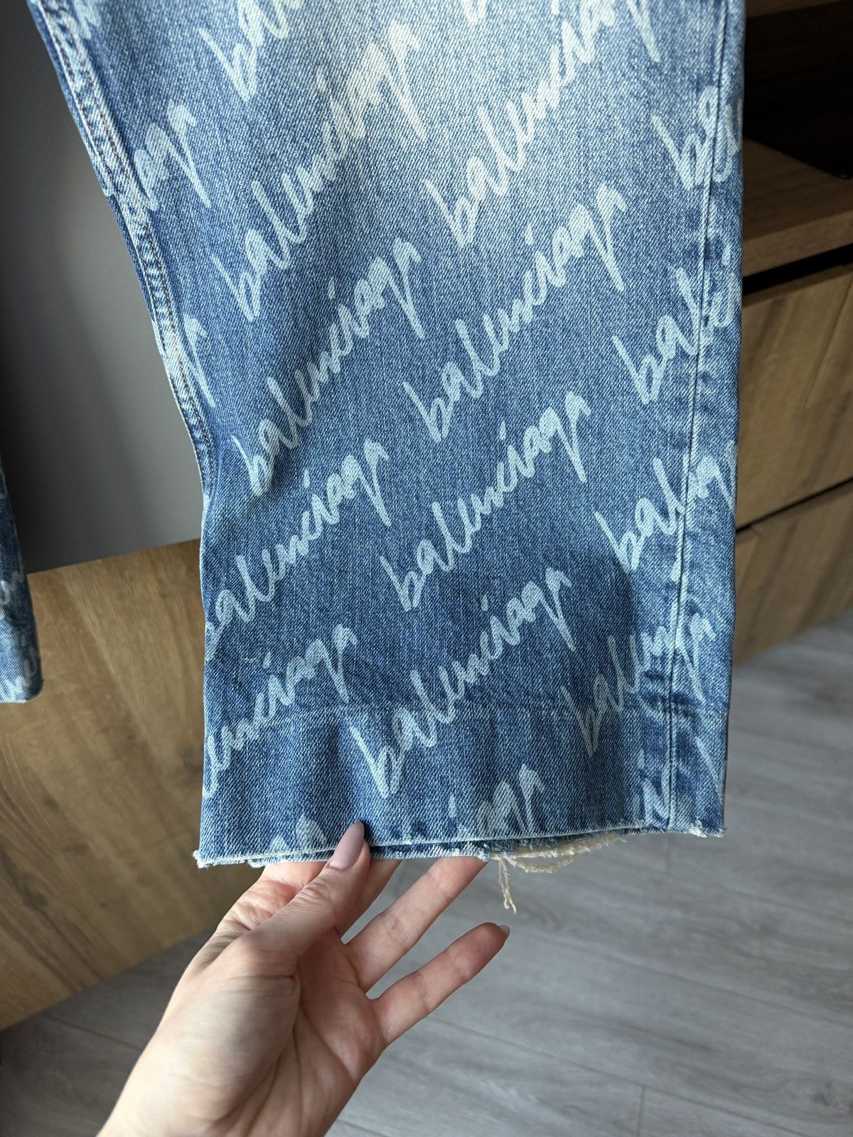 Balenciaga Balenciaga All-Over Signature Scribble-Print Baggy Jeans Size US 28 / EU 44 - 6 Thumbnail