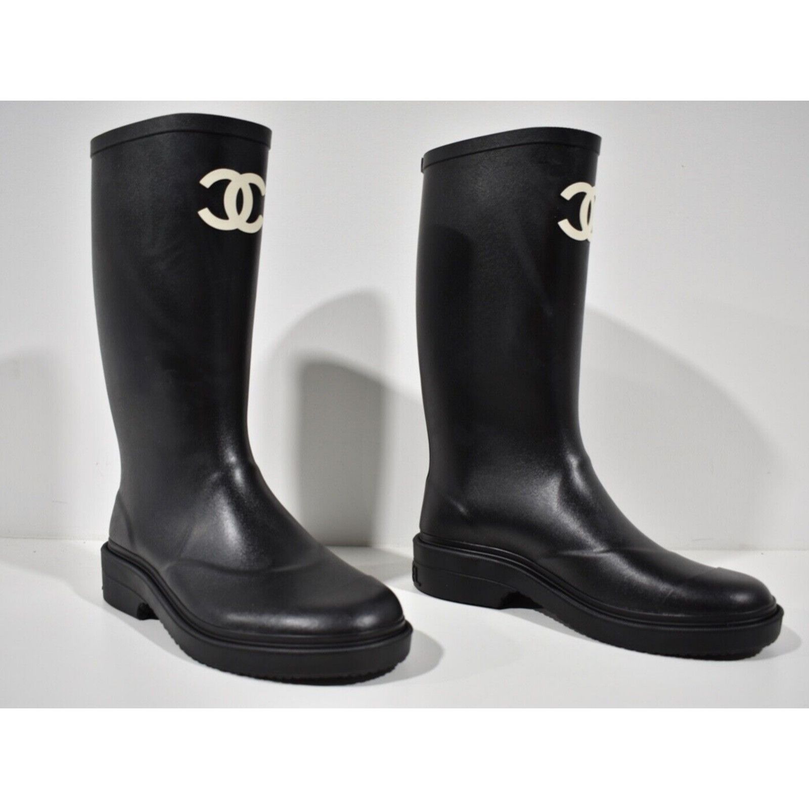Chanel Chanel REV Black White CC Logo High Rubber Rain Boots 42 Size US 12 / IT 42 - 4 Thumbnail