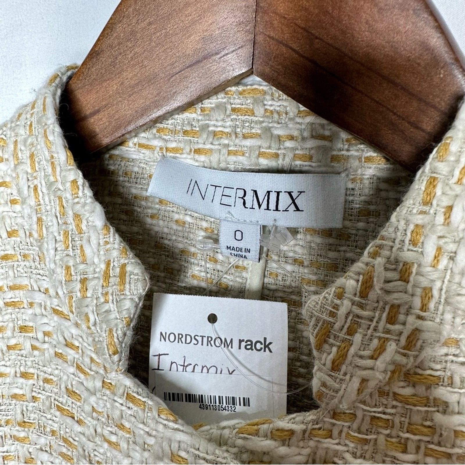 INTERMIX INTERMIX Yellow & White Woven Front Zip Blazer NWT in Size 0 Size XS / US 0-2 / IT 36-38 - 2 Thumbnail